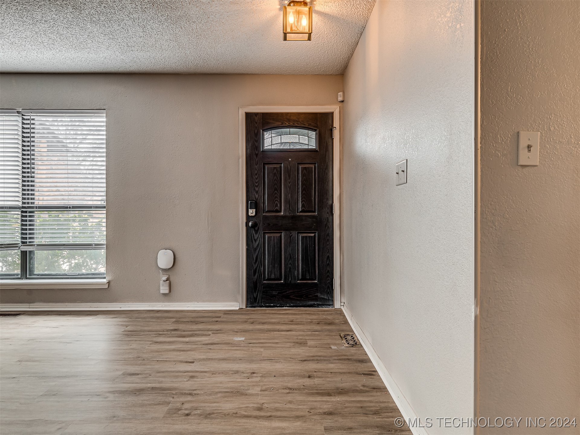 2505 W Washington Place Property Photo 7