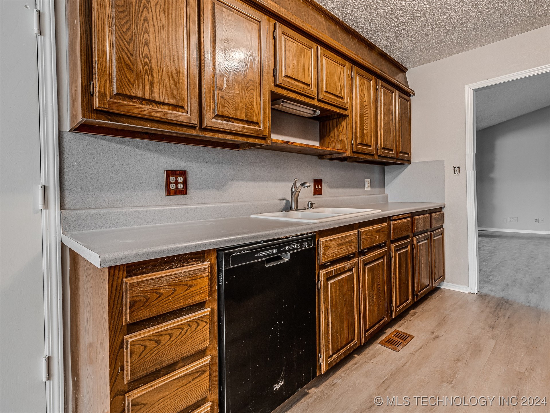 2505 W Washington Place Property Photo 16