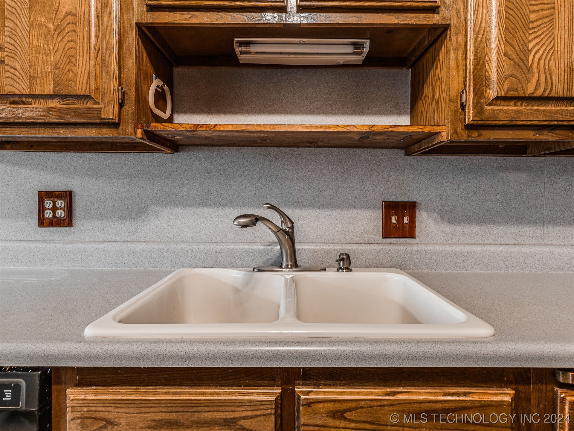 2505 W Washington Place Property Photo 17