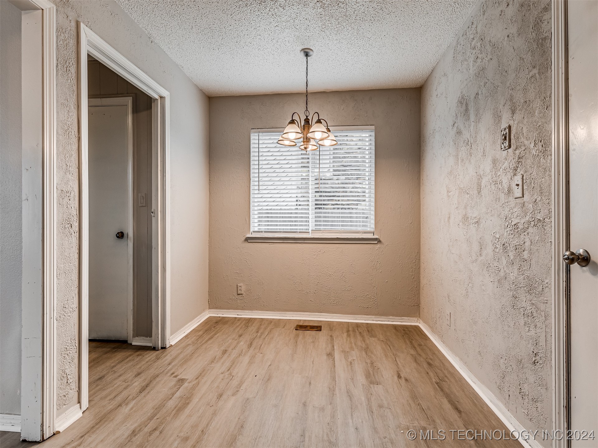 2505 W Washington Place Property Photo 19