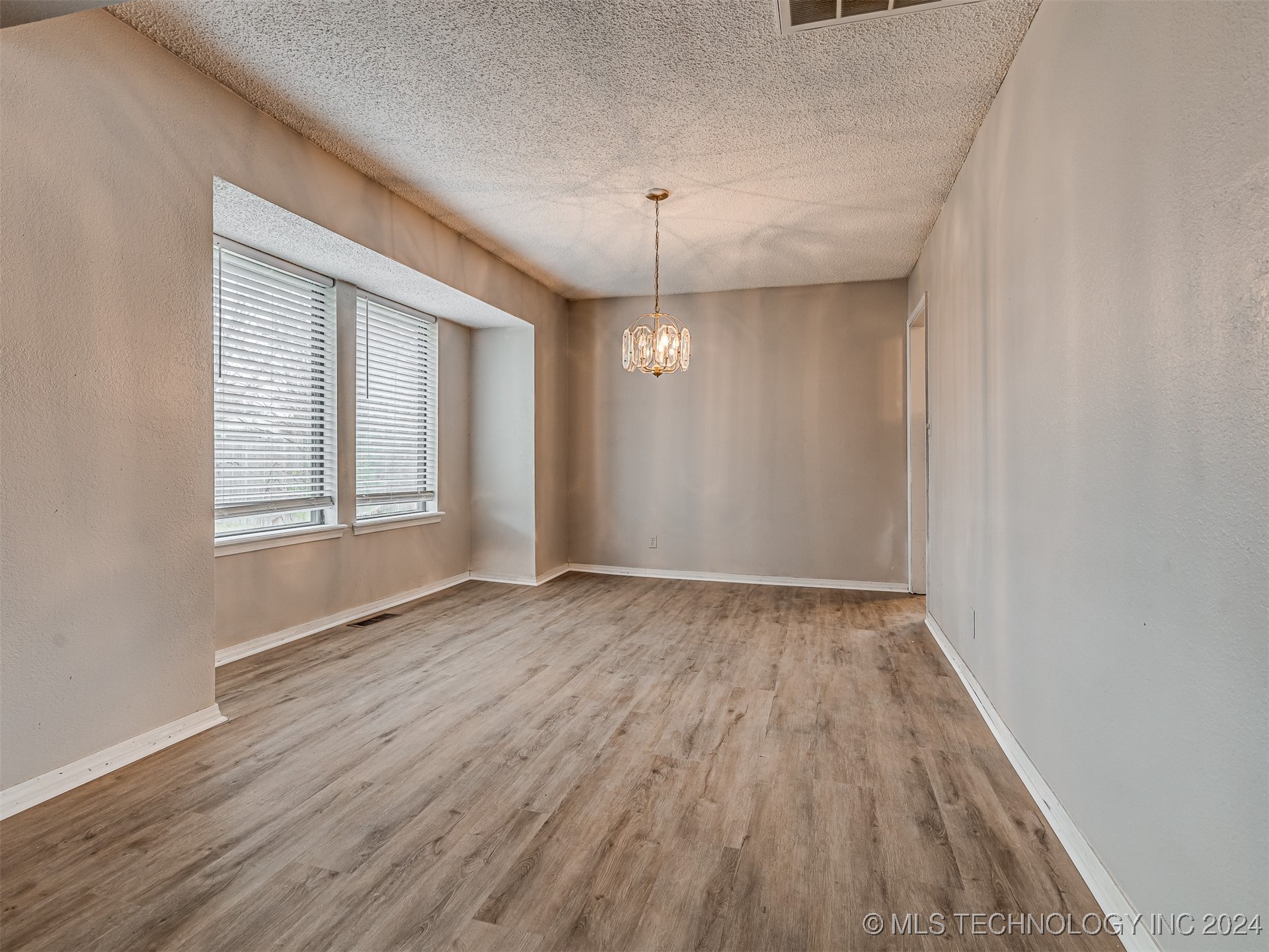 2505 W Washington Place Property Photo 20