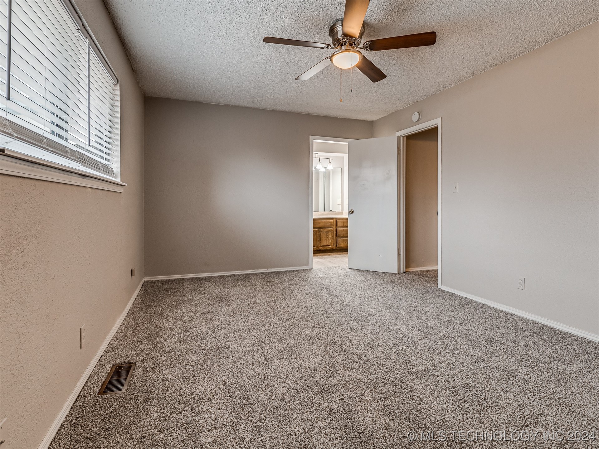 2505 W Washington Place Property Photo 24