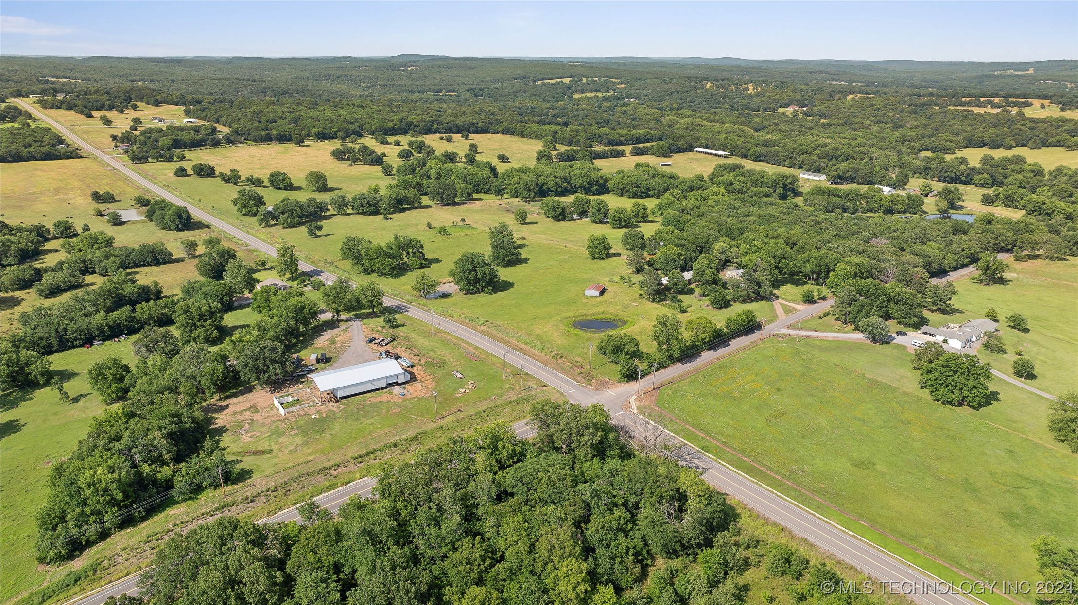 1904 N County Line Road E Property Photo 4