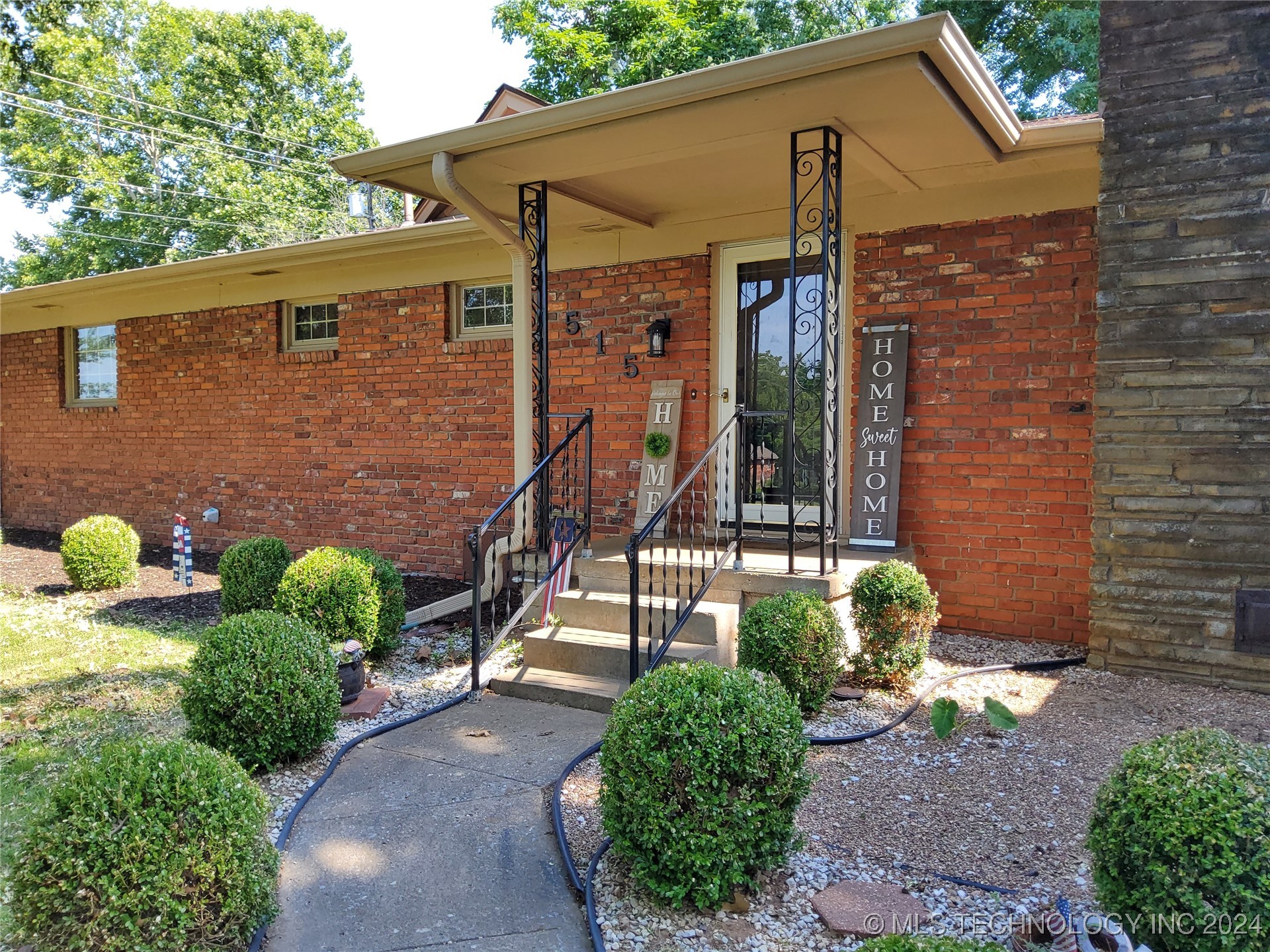 515 E South Avenue Property Photo 4