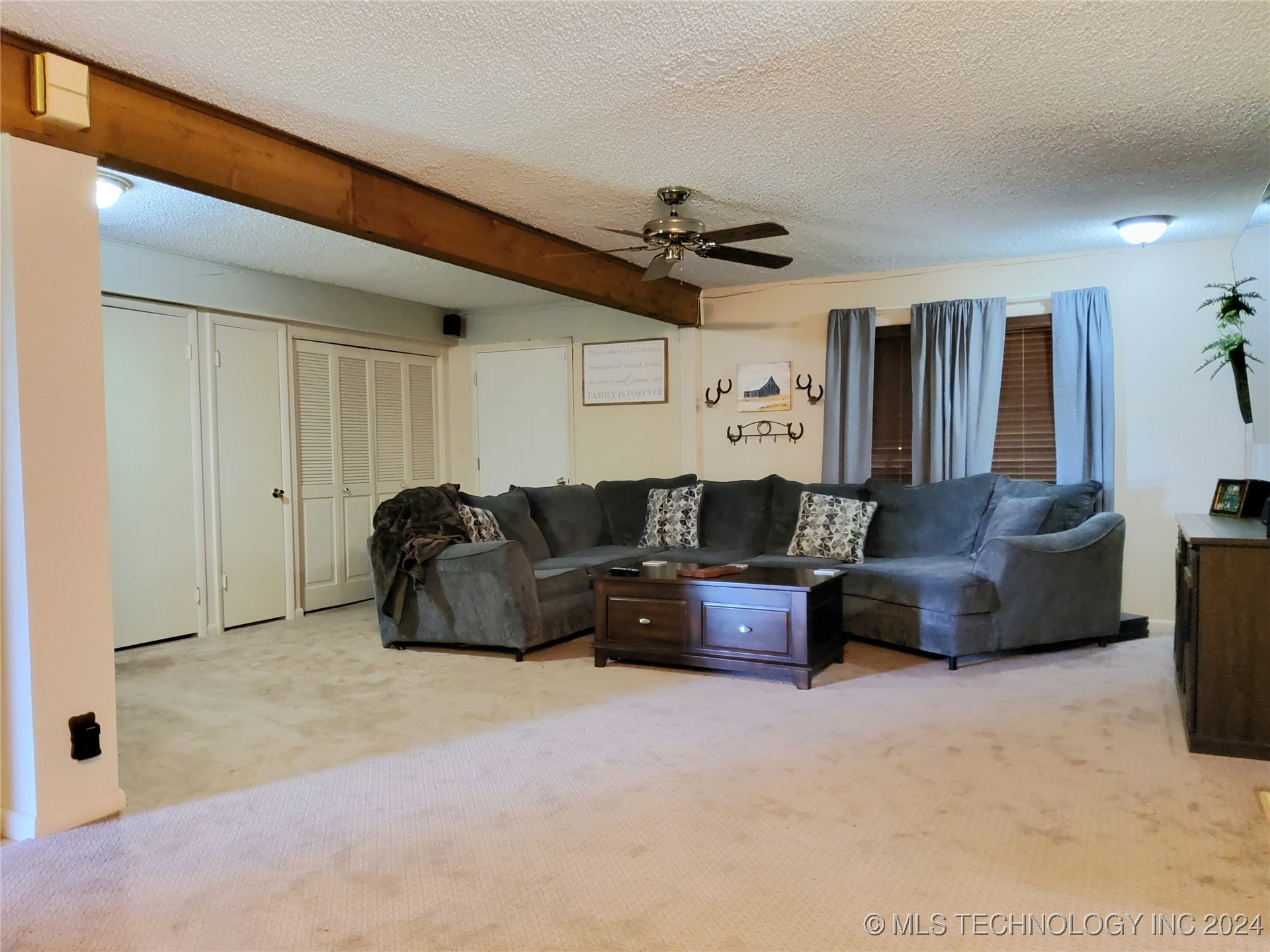 515 E South Avenue Property Photo 7