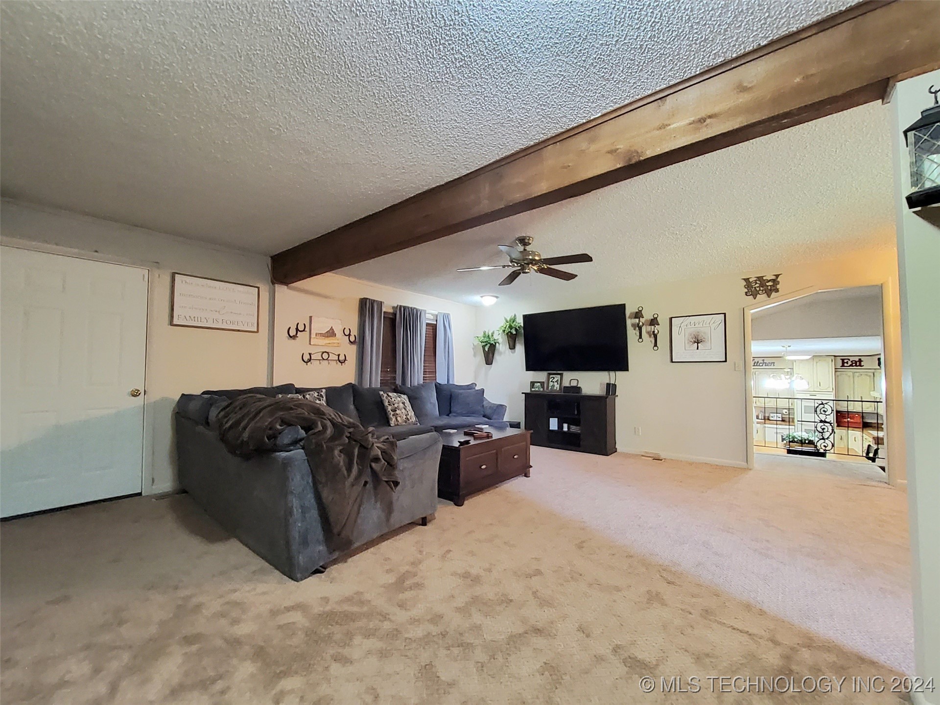 515 E South Avenue Property Photo 8