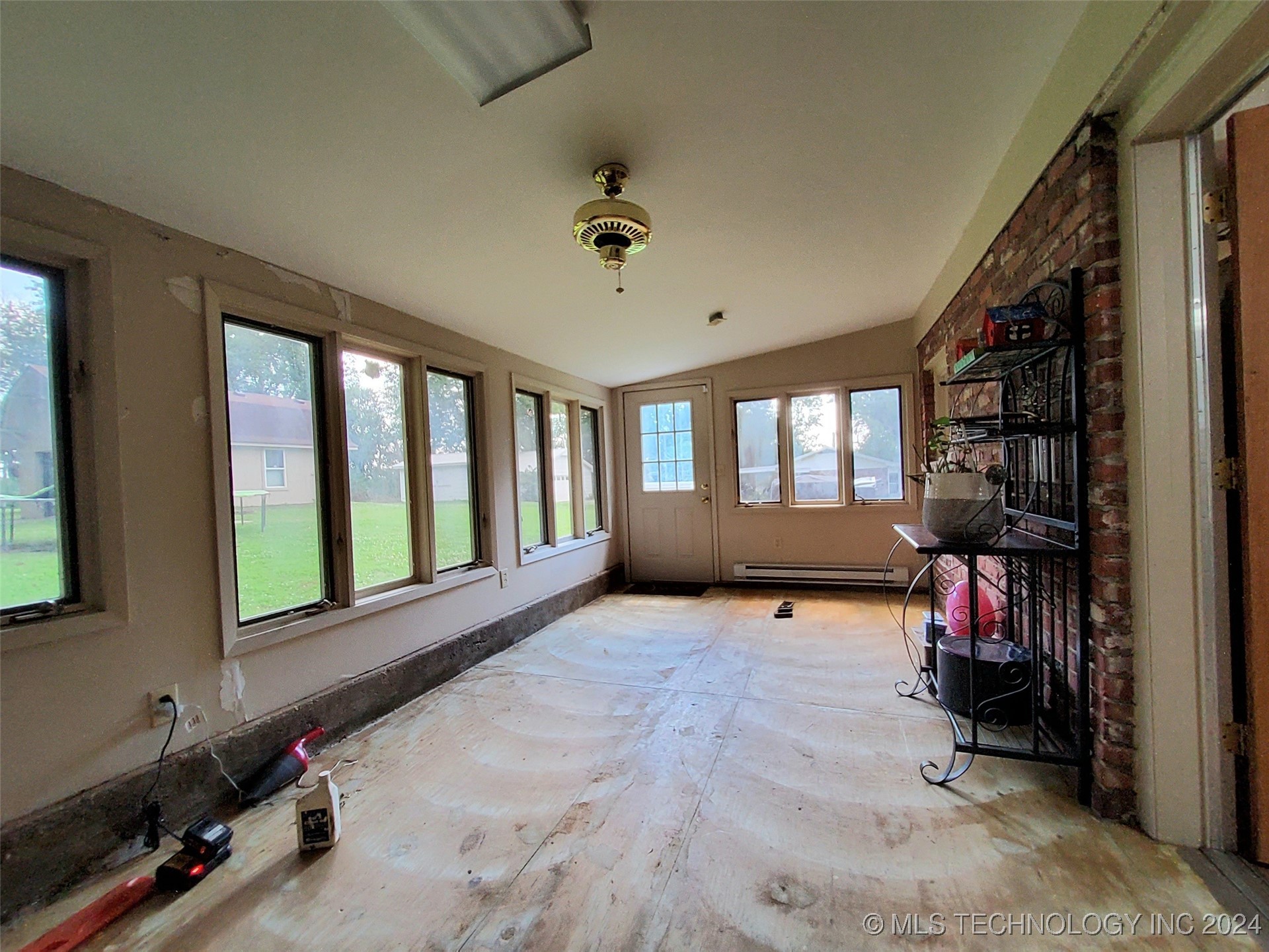 515 E South Avenue Property Photo 28