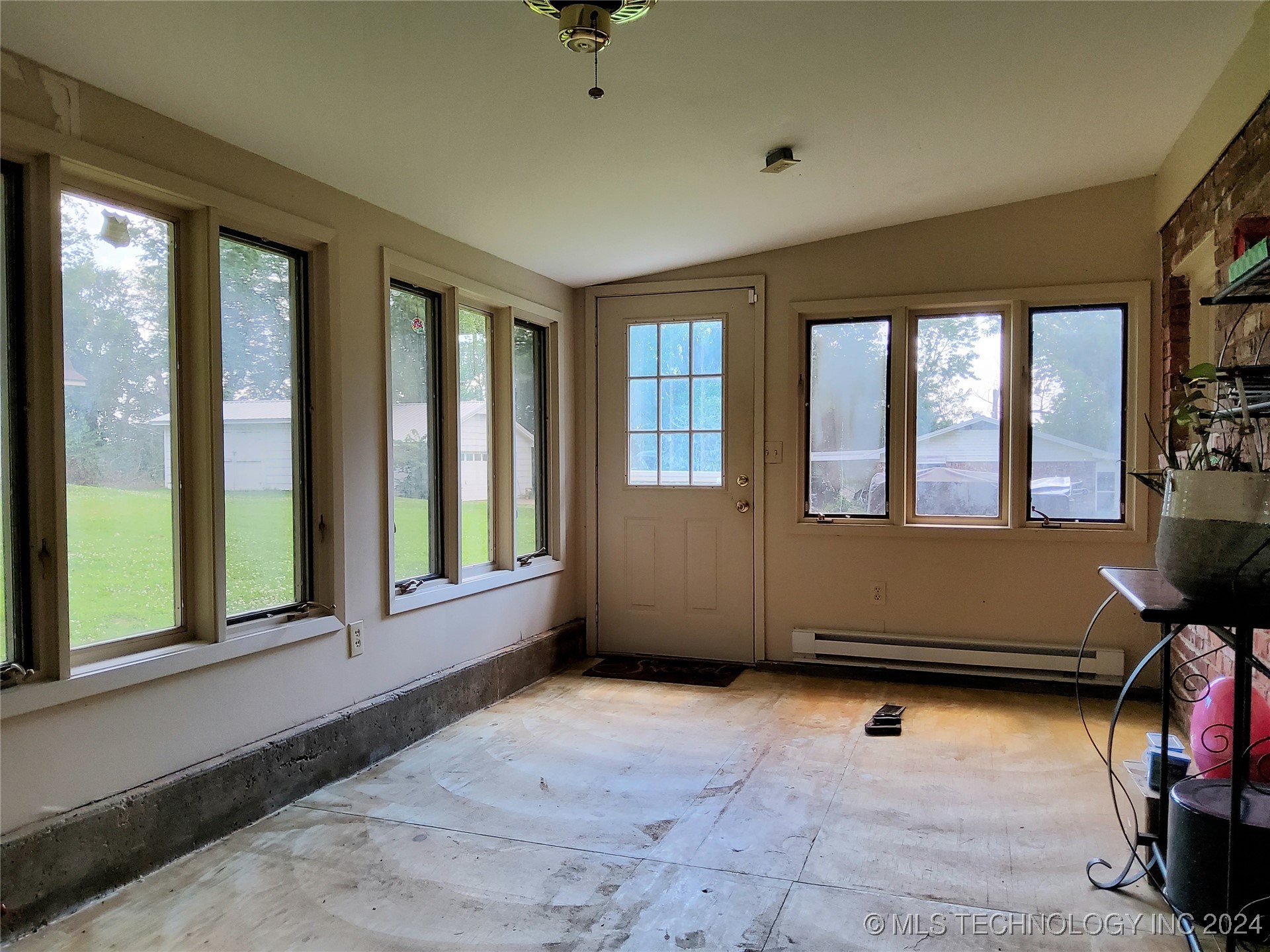 515 E South Avenue Property Photo 29