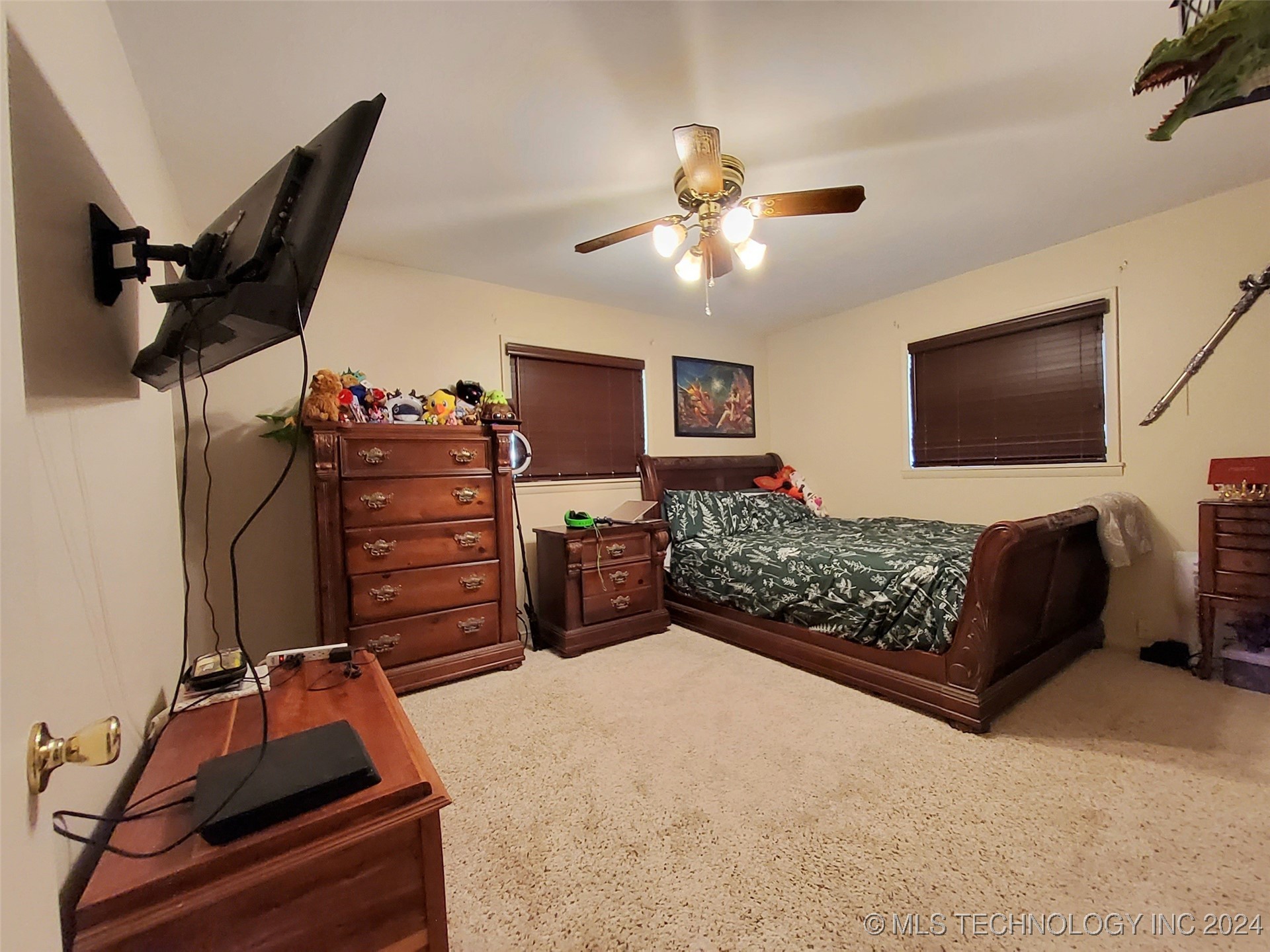 515 E South Avenue Property Photo 32