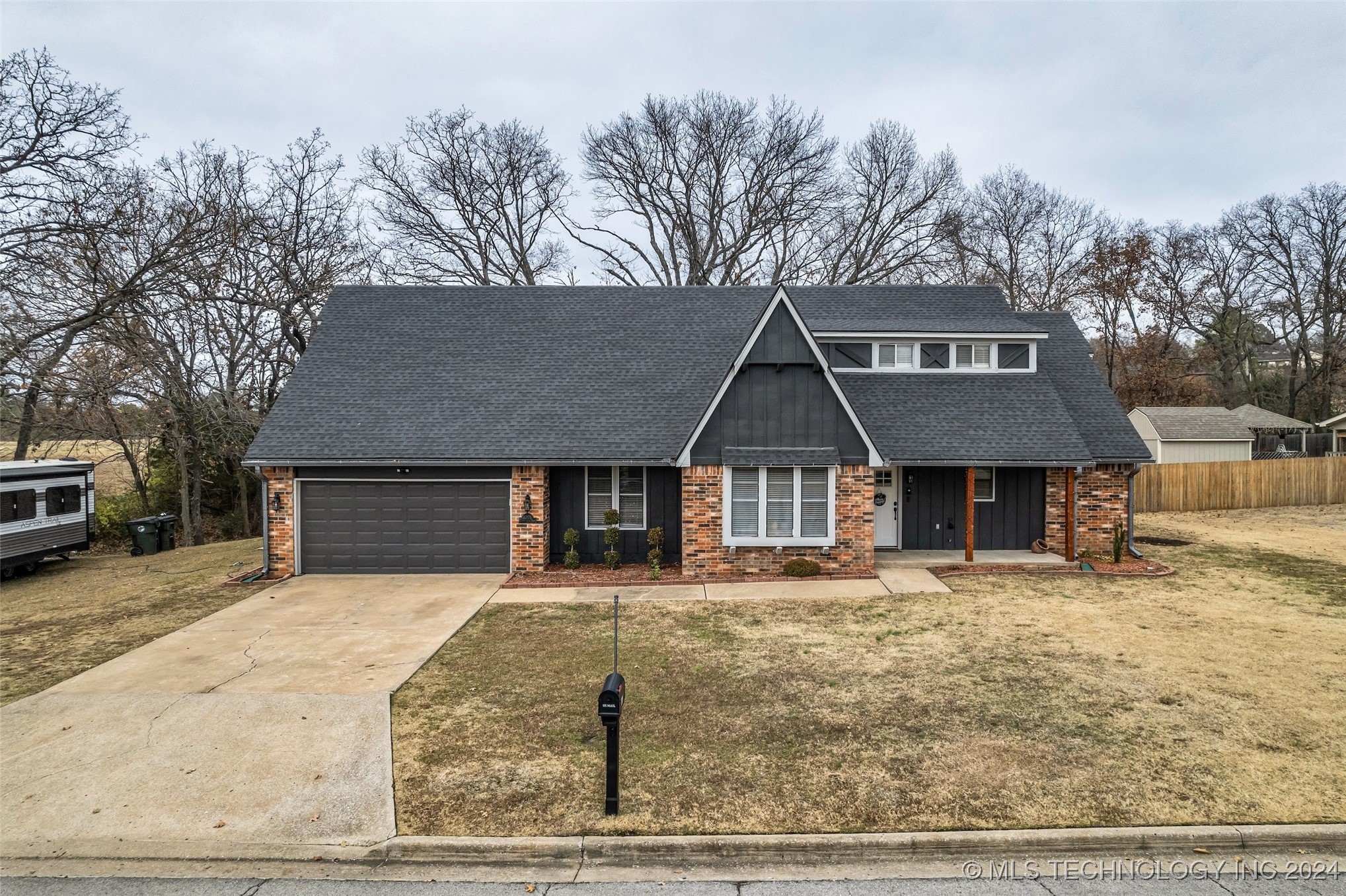 1701 Country Club Drive Property Photo