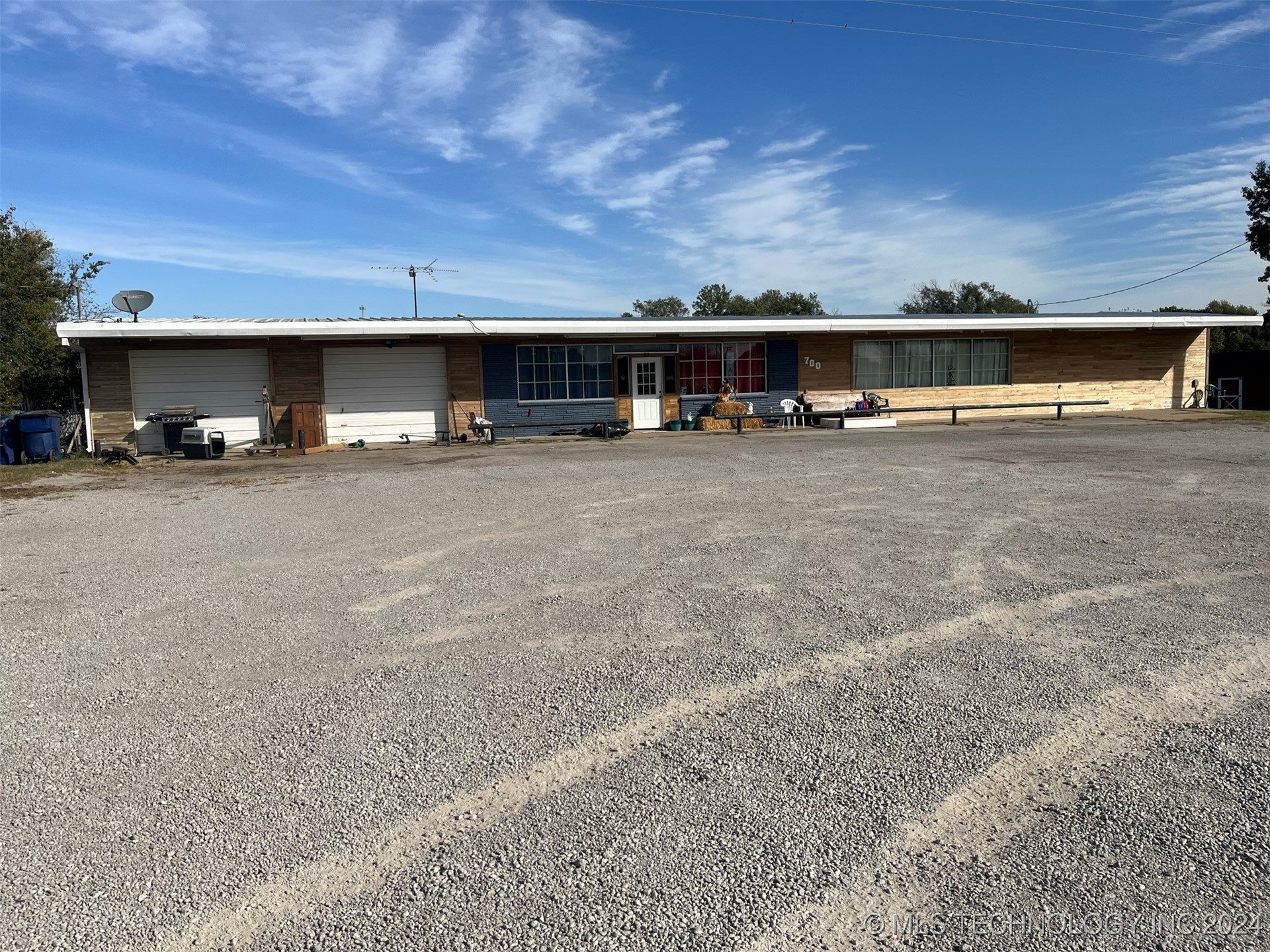 700 E Golden Avenue Property Photo