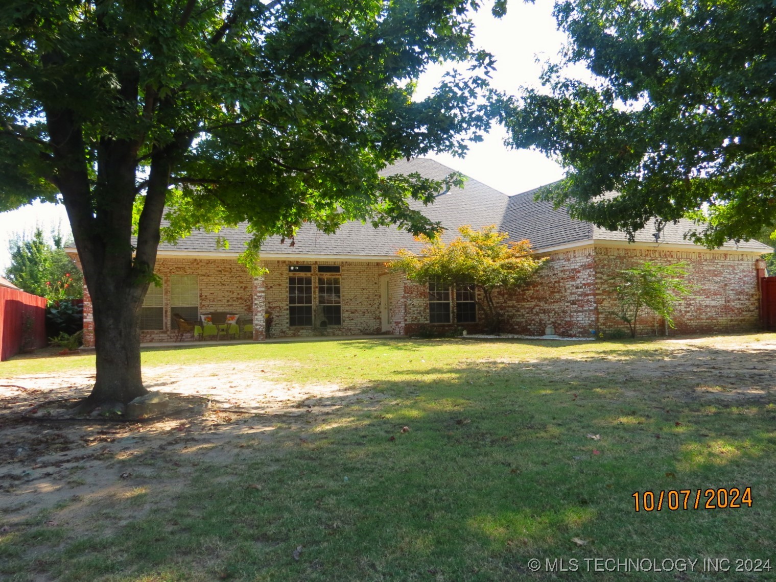 2111 Country Springs Street Property Photo 4