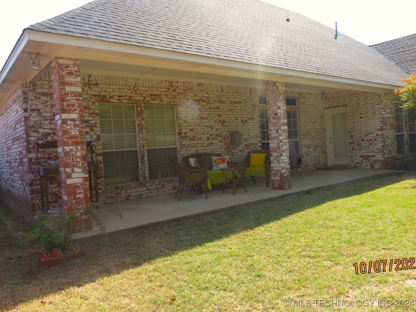 2111 Country Springs Street Property Photo 5
