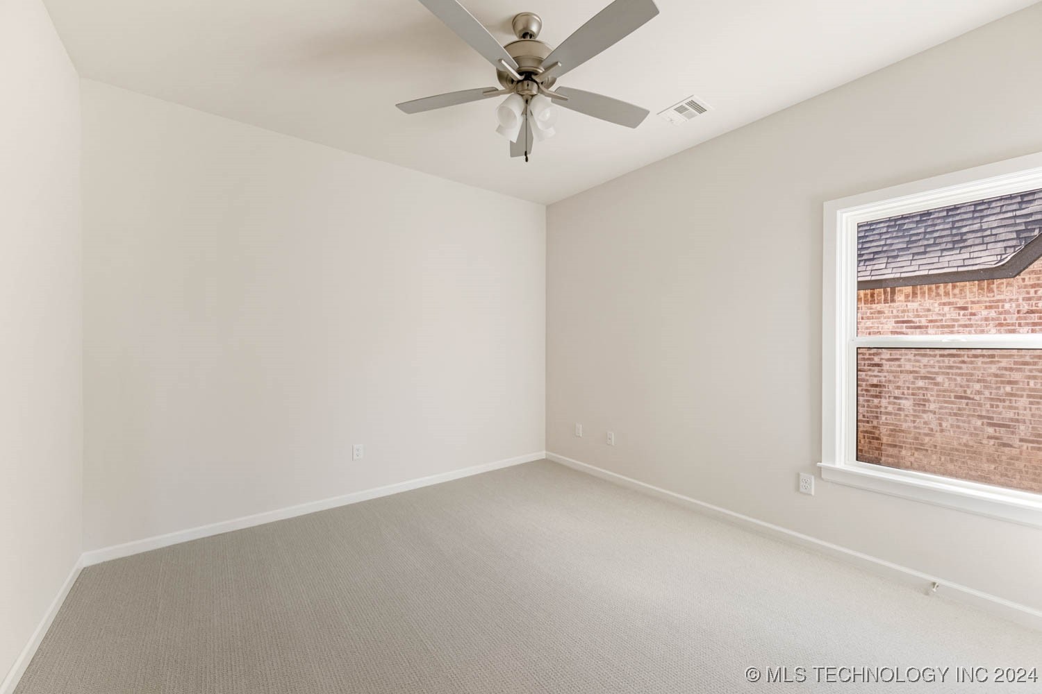 6601 S Fir Avenue Property Photo 8