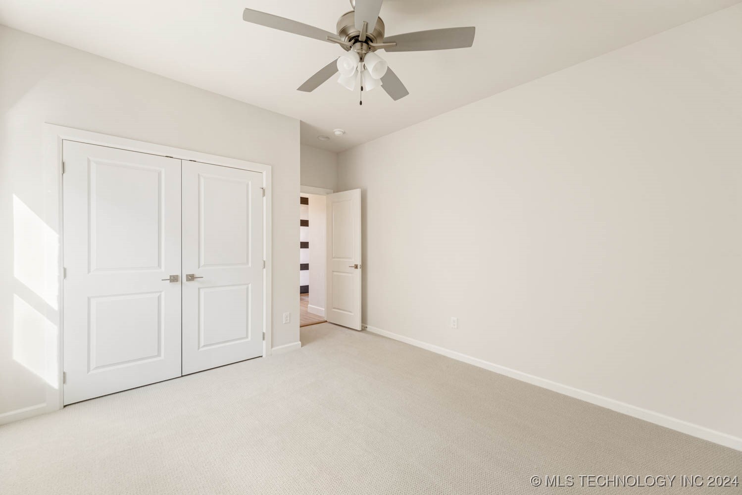 6601 S Fir Avenue Property Photo 9