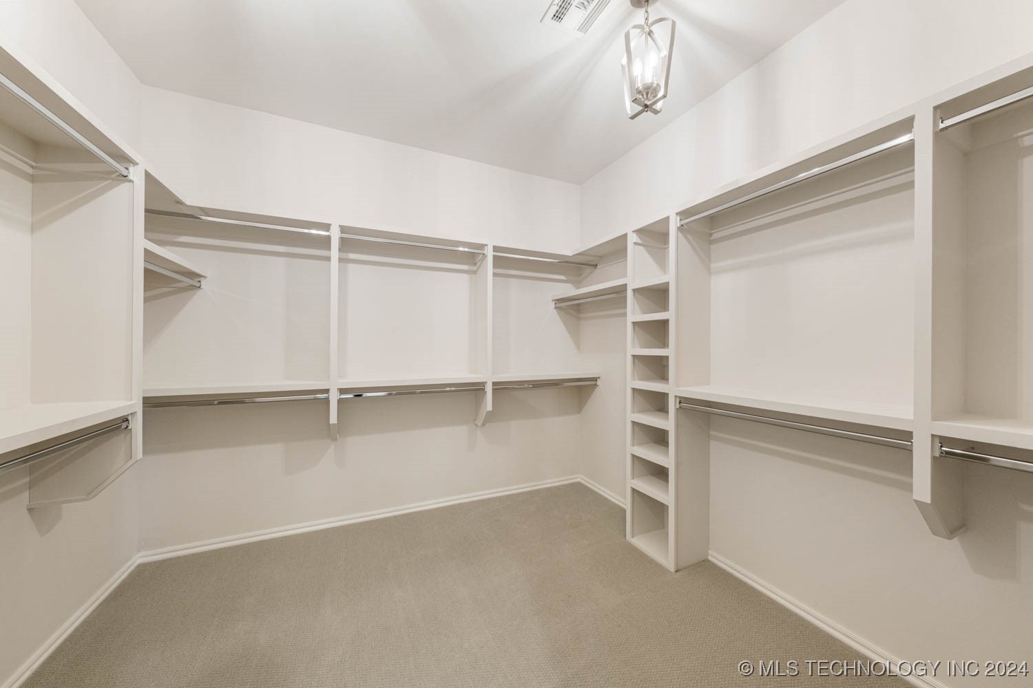 6601 S Fir Avenue Property Photo 28