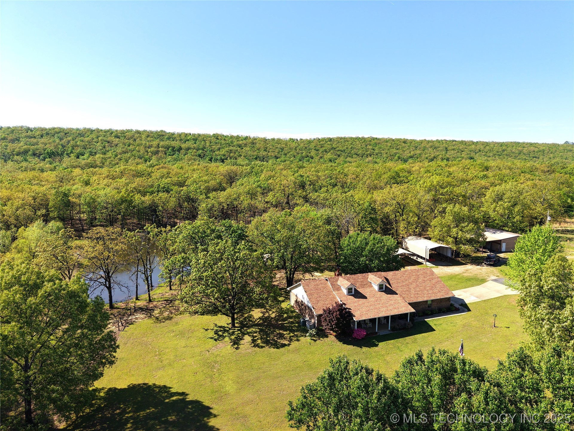 2103 W George Property Photo 1