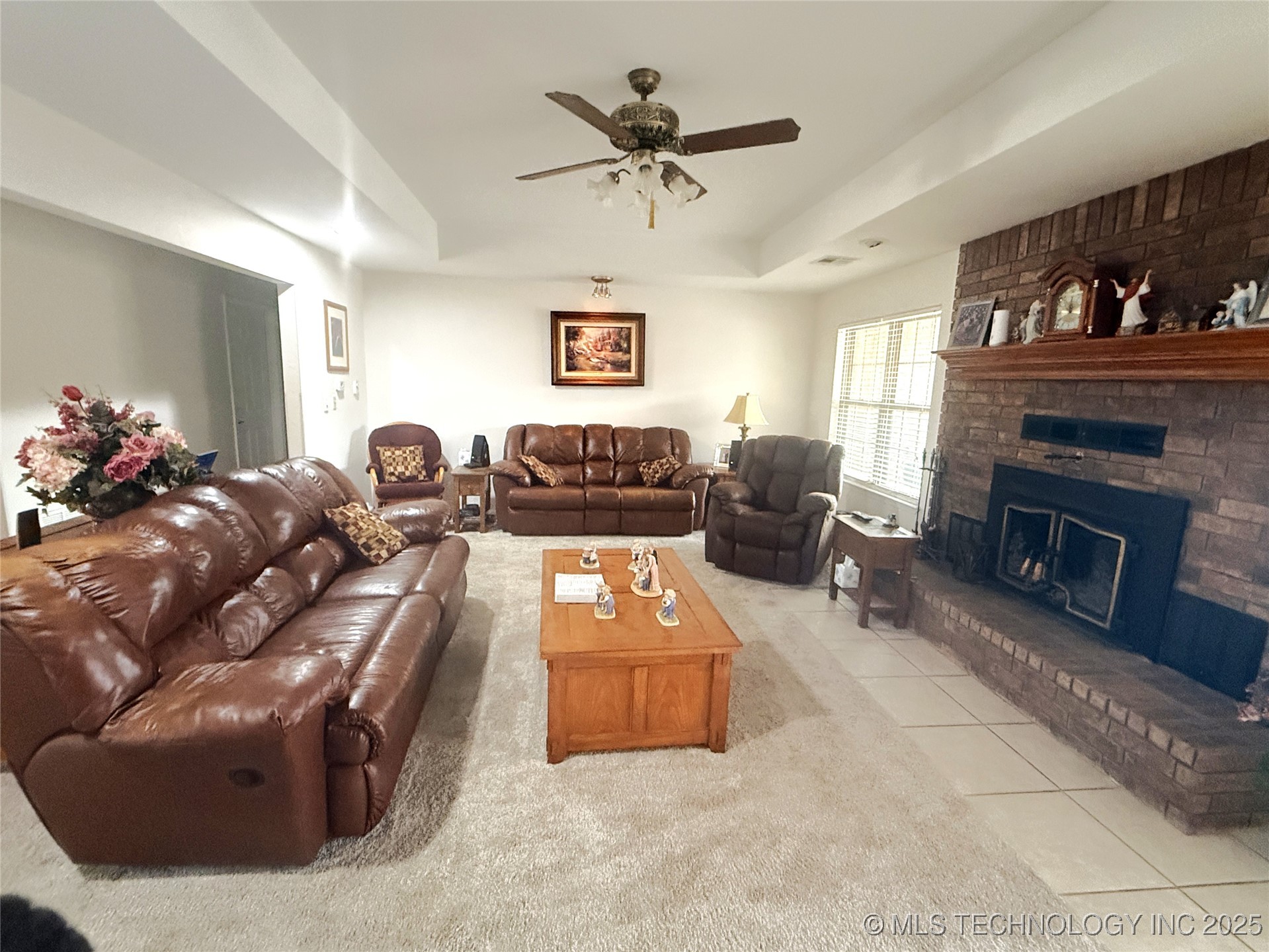 2103 W George Property Photo 6