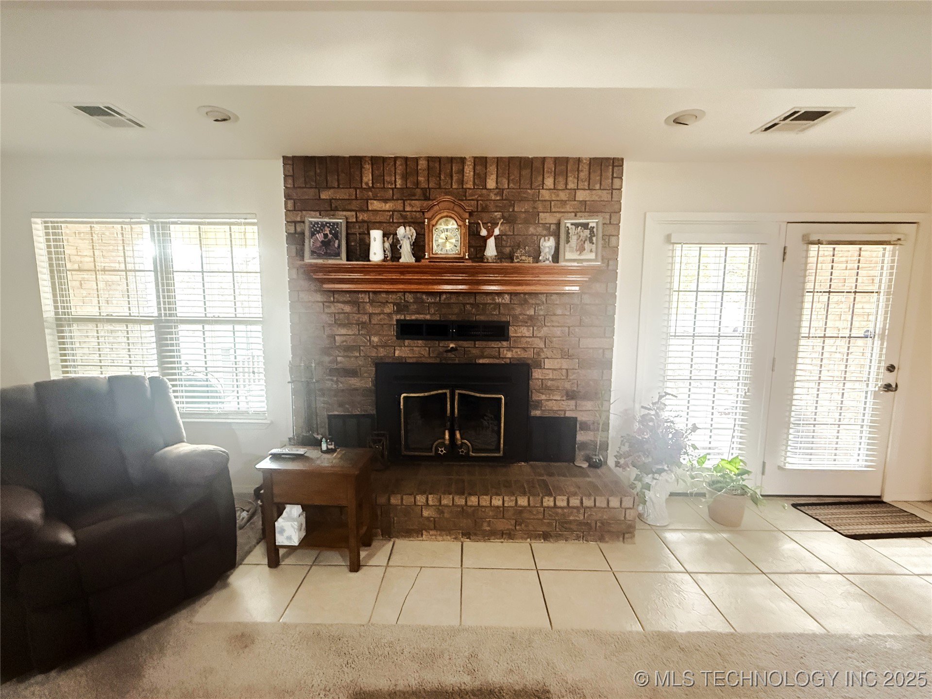 2103 W George Property Photo 7