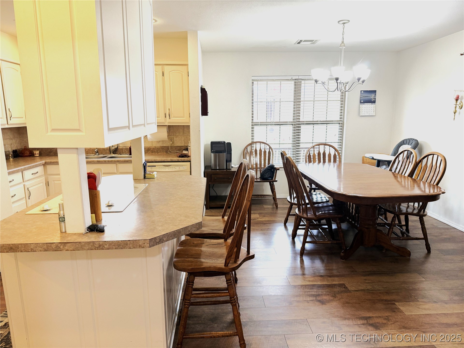 2103 W George Property Photo 10