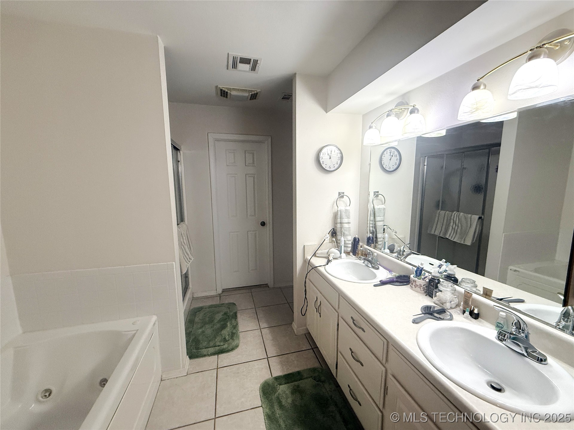 2103 W George Property Photo 13