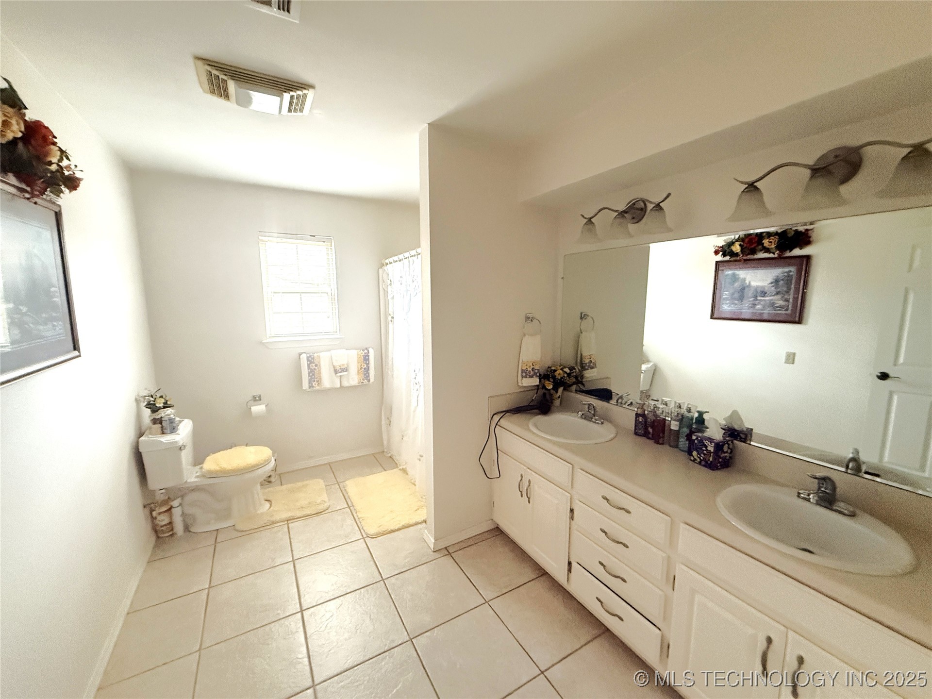 2103 W George Property Photo 17