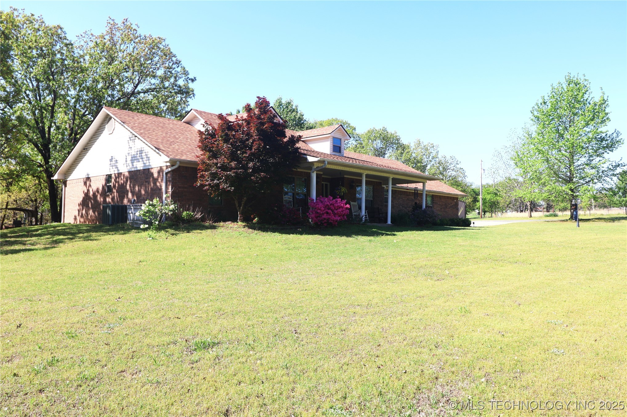 2103 W George Property Photo 18