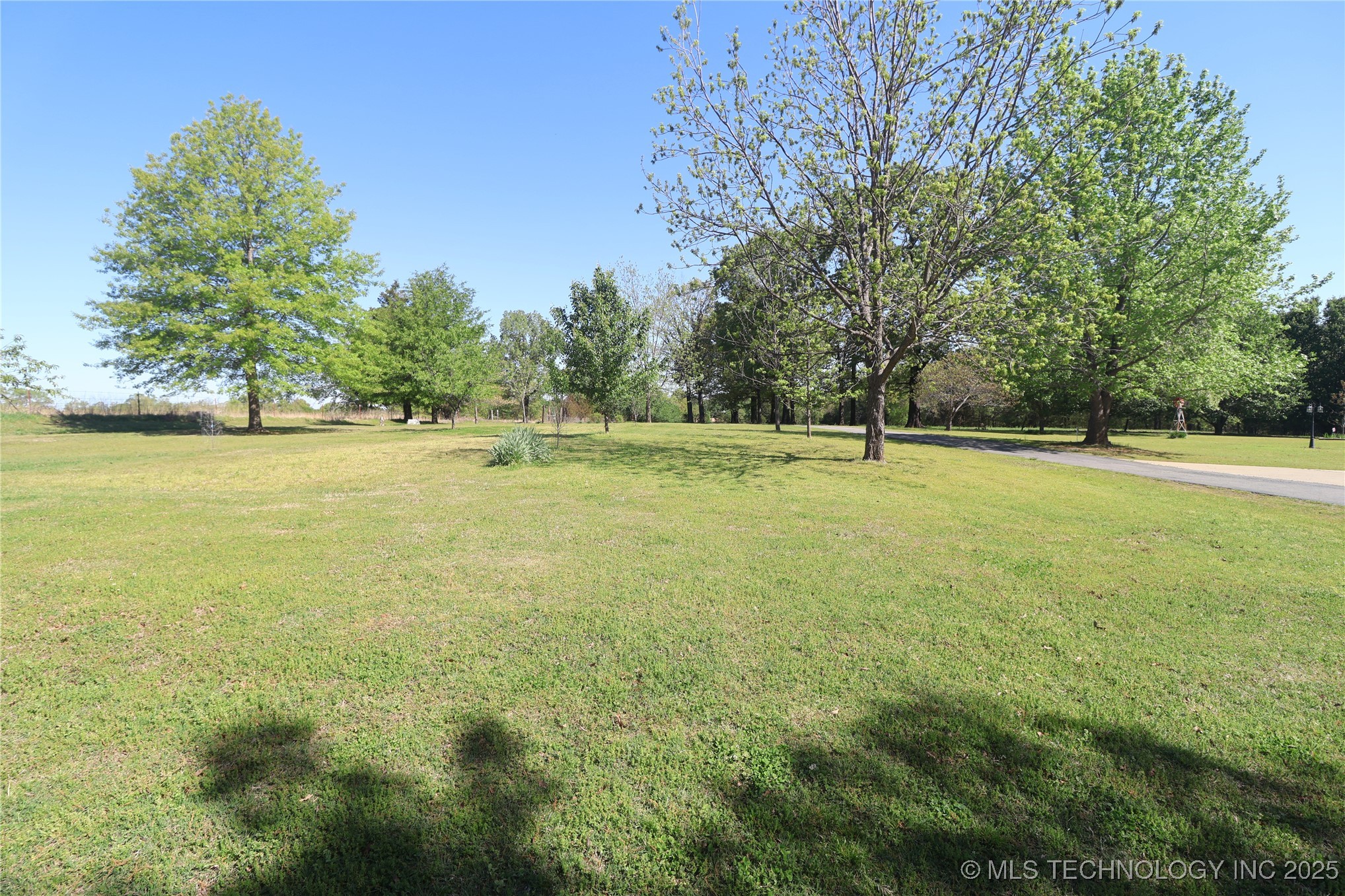 2103 W George Property Photo 23