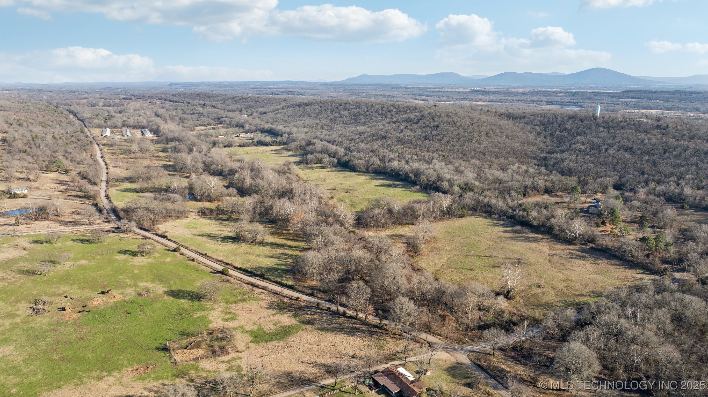19357 Poker Bend Road Property Photo 5
