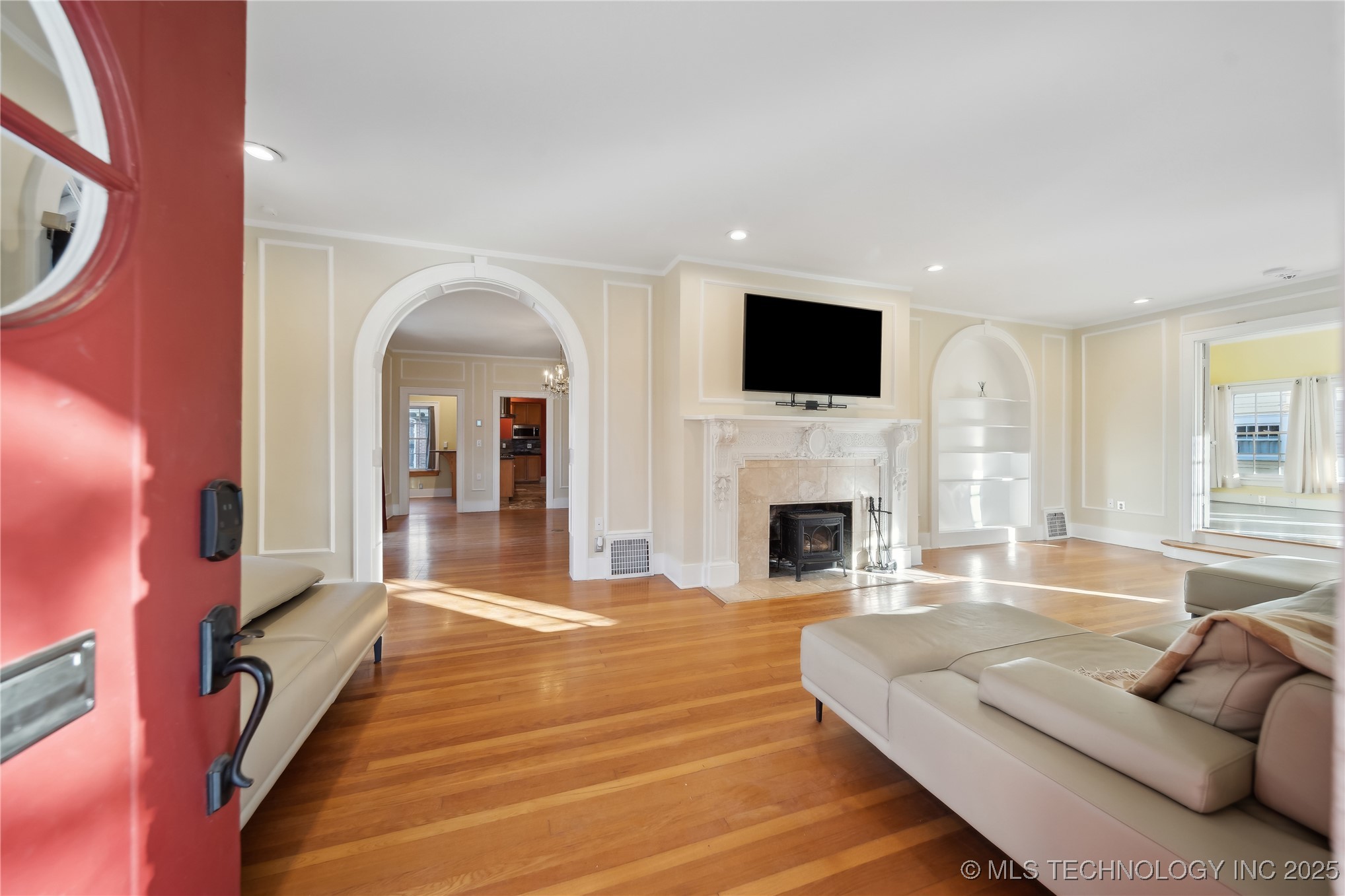 1533 S Madison Avenue Property Photo 6