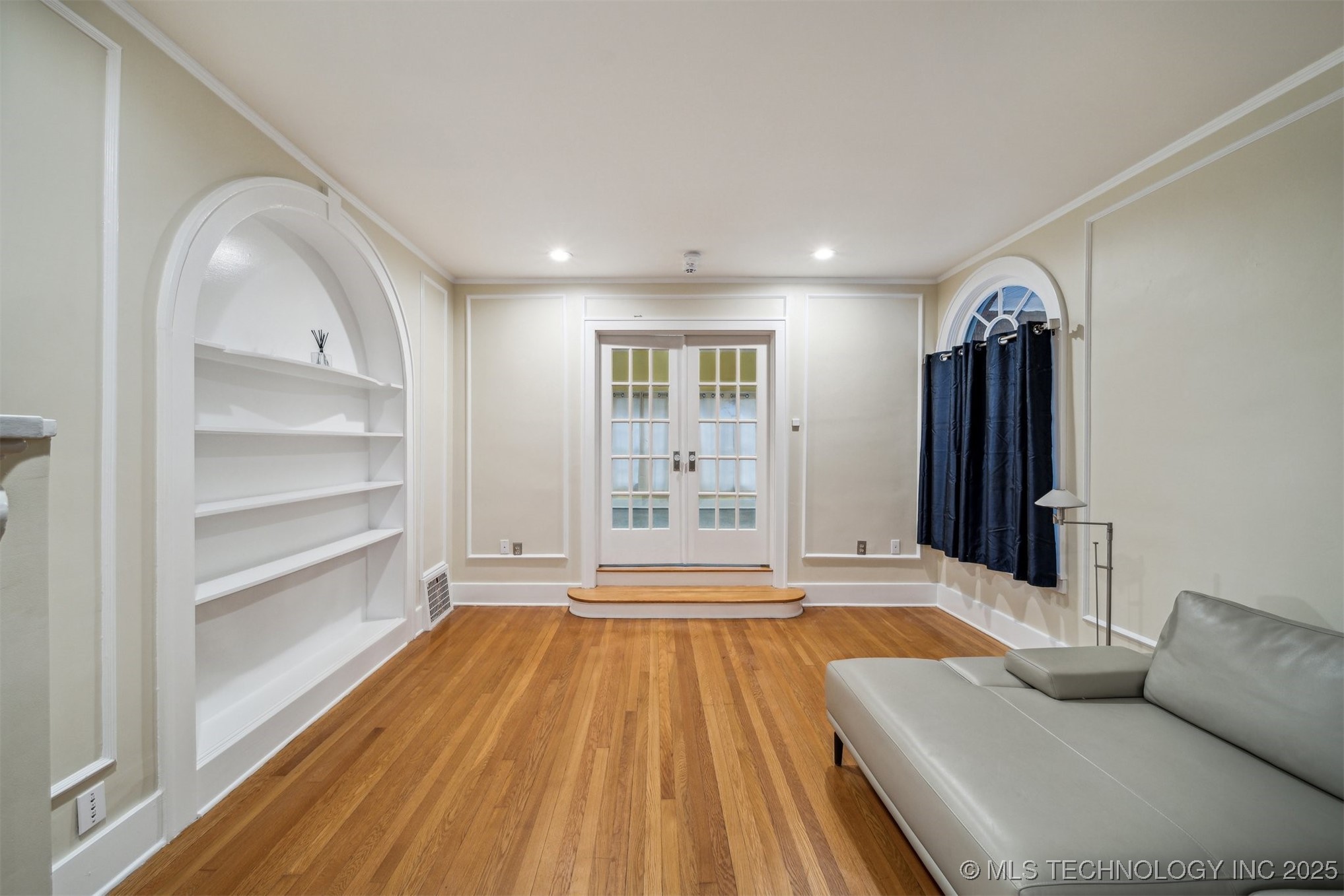 1533 S Madison Avenue Property Photo 7