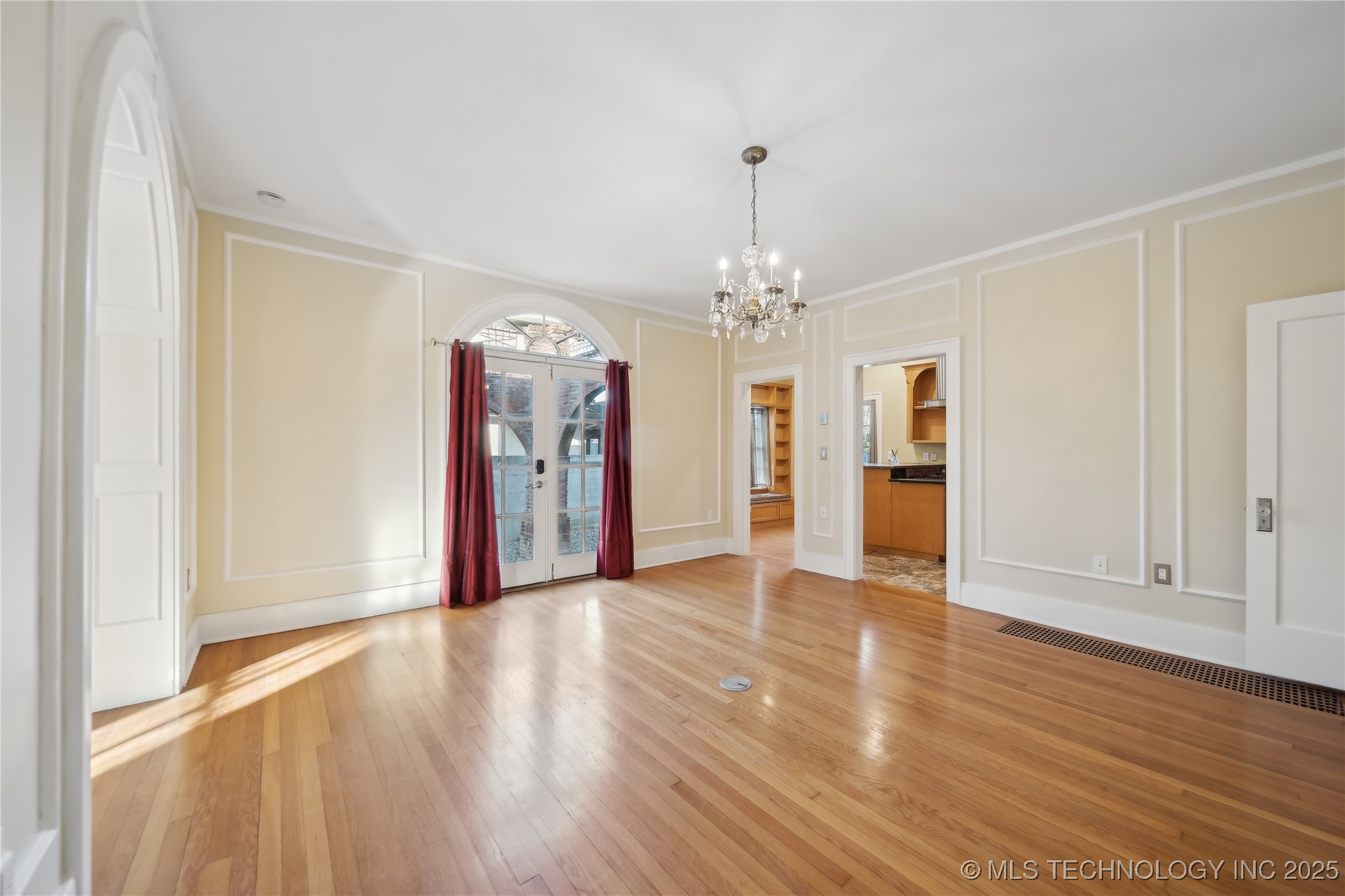 1533 S Madison Avenue Property Photo 9