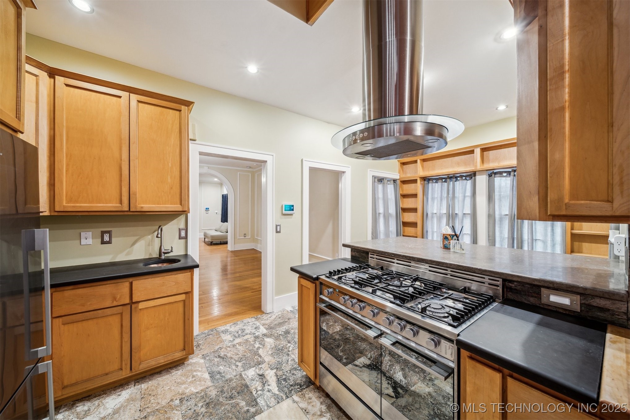 1533 S Madison Avenue Property Photo 11