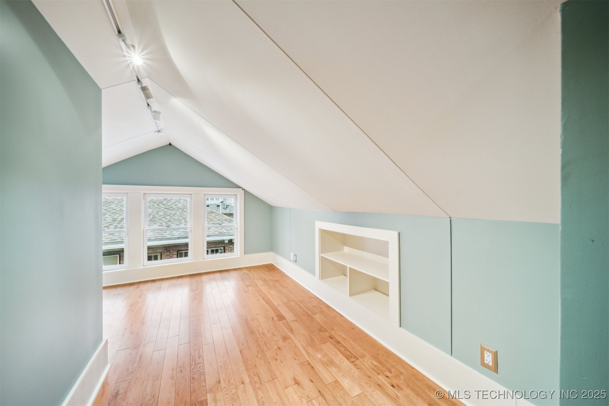 1533 S Madison Avenue Property Photo 27