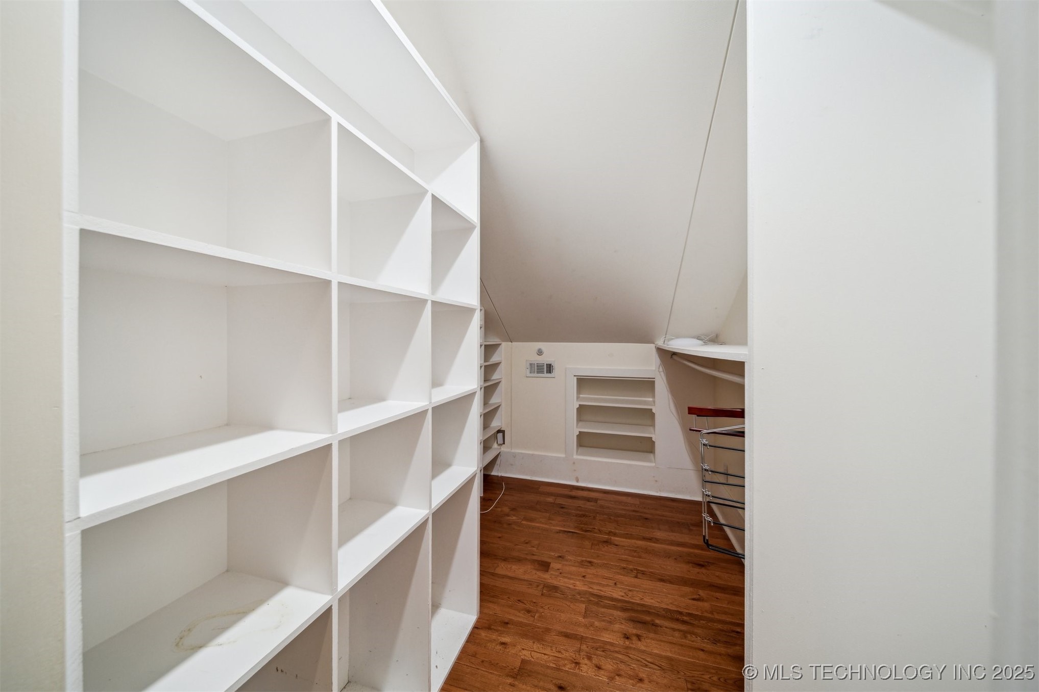 1533 S Madison Avenue Property Photo 32