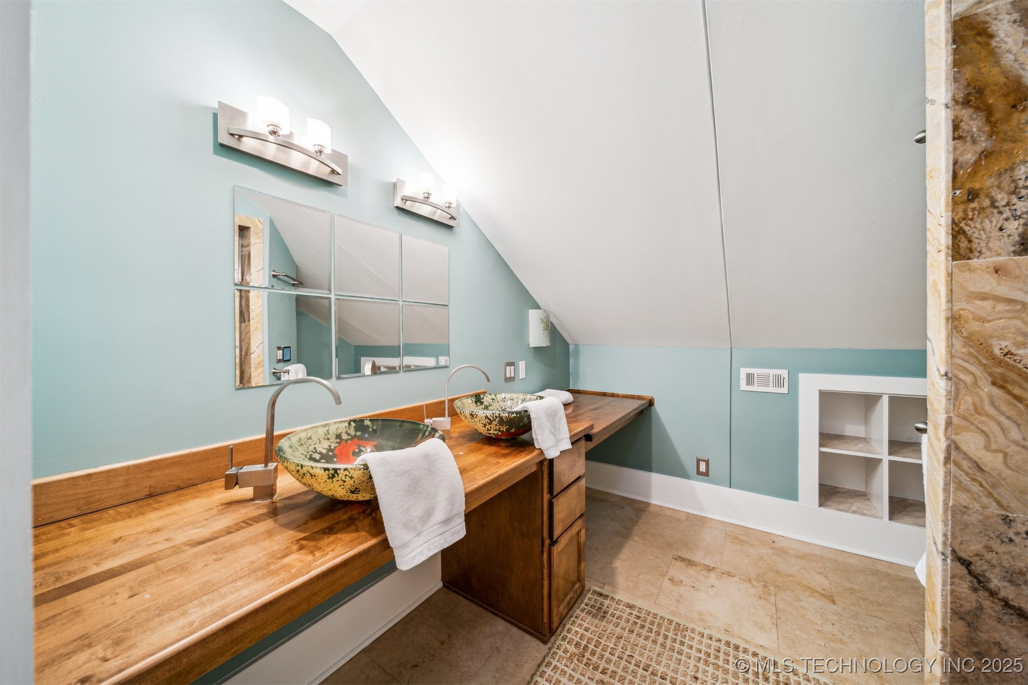 1533 S Madison Avenue Property Photo 33