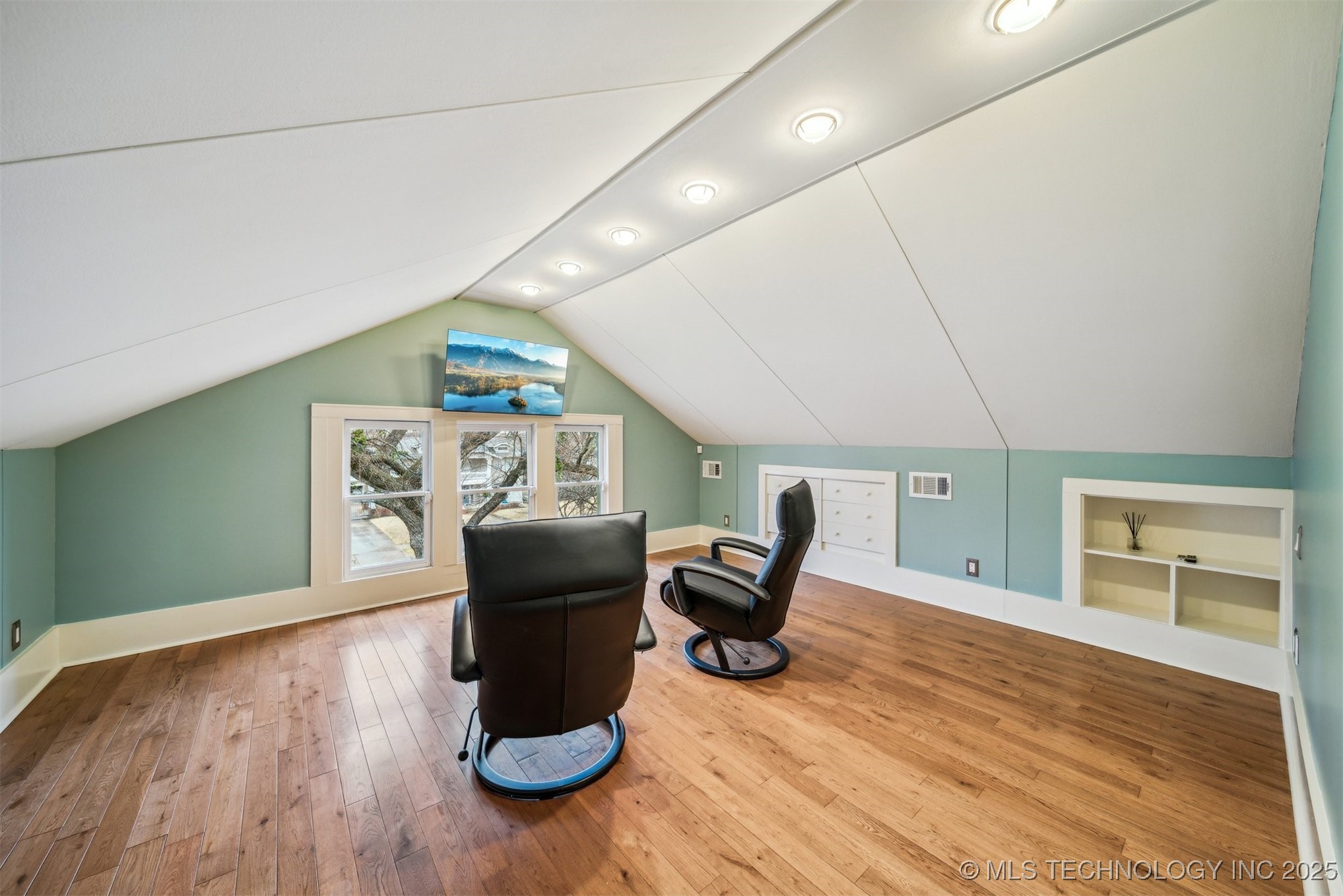 1533 S Madison Avenue Property Photo 36