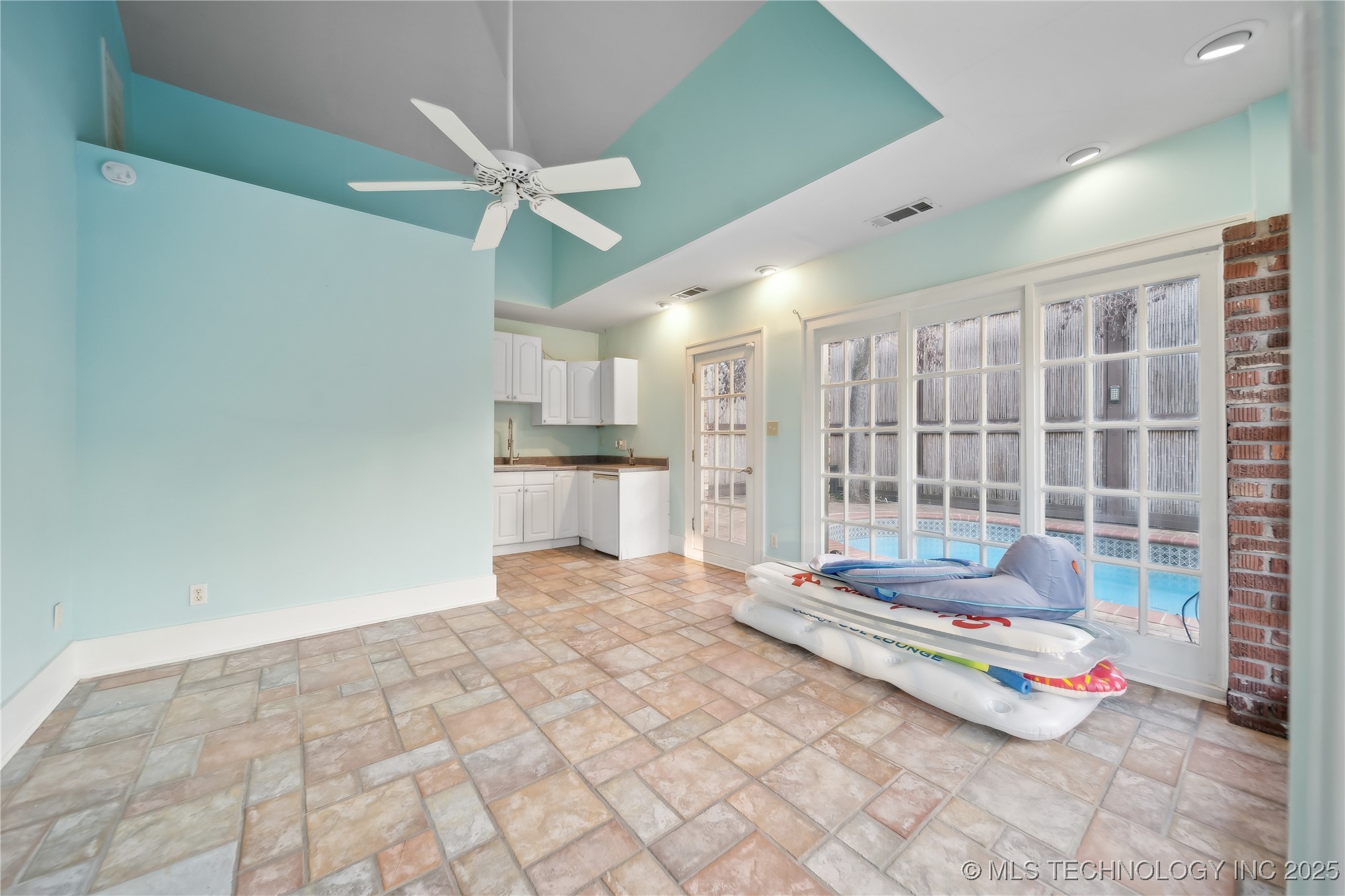 1533 S Madison Avenue Property Photo 52