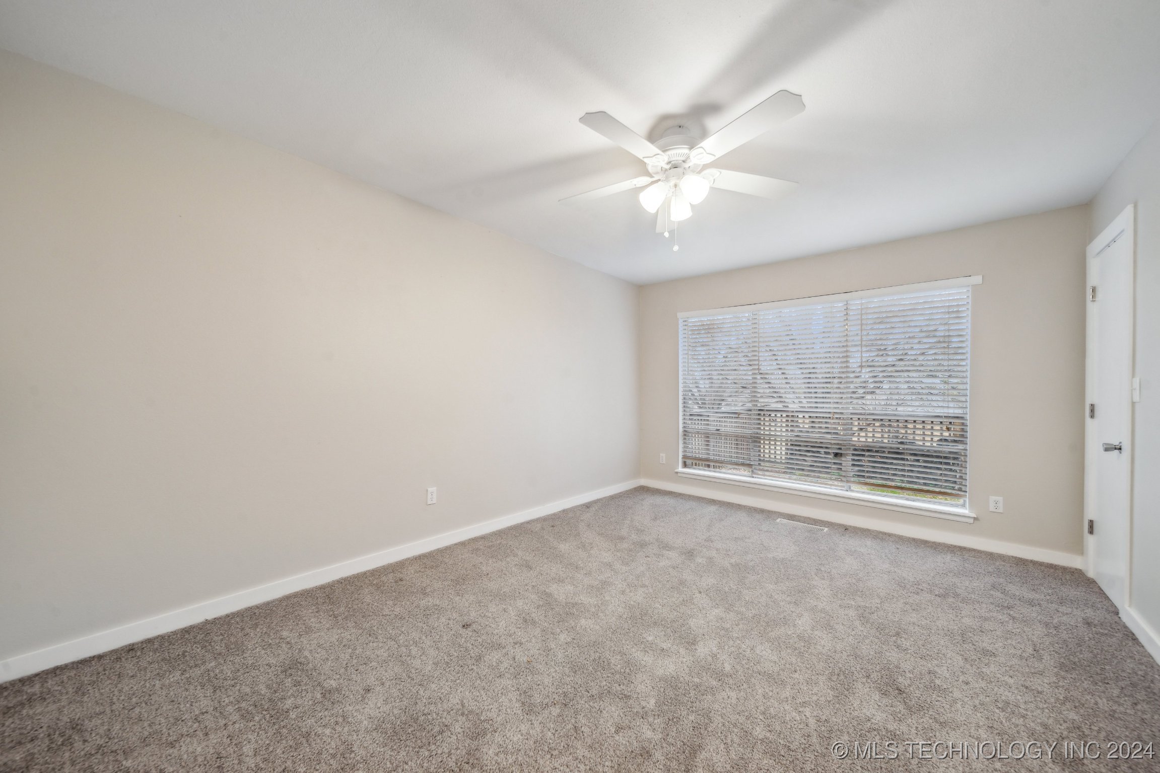 1201 W Sherwood Lane Property Photo 24