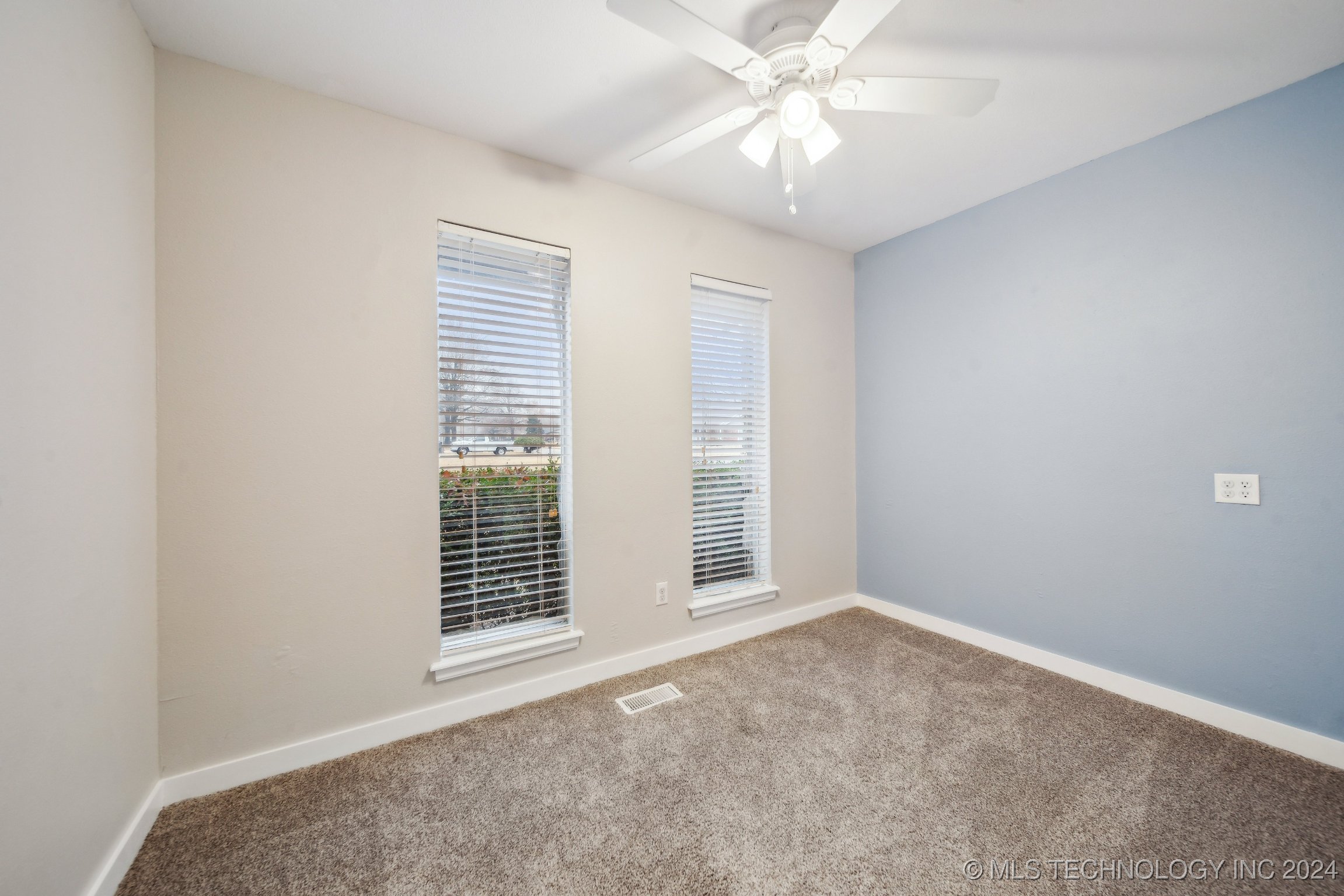 1201 W Sherwood Lane Property Photo 28