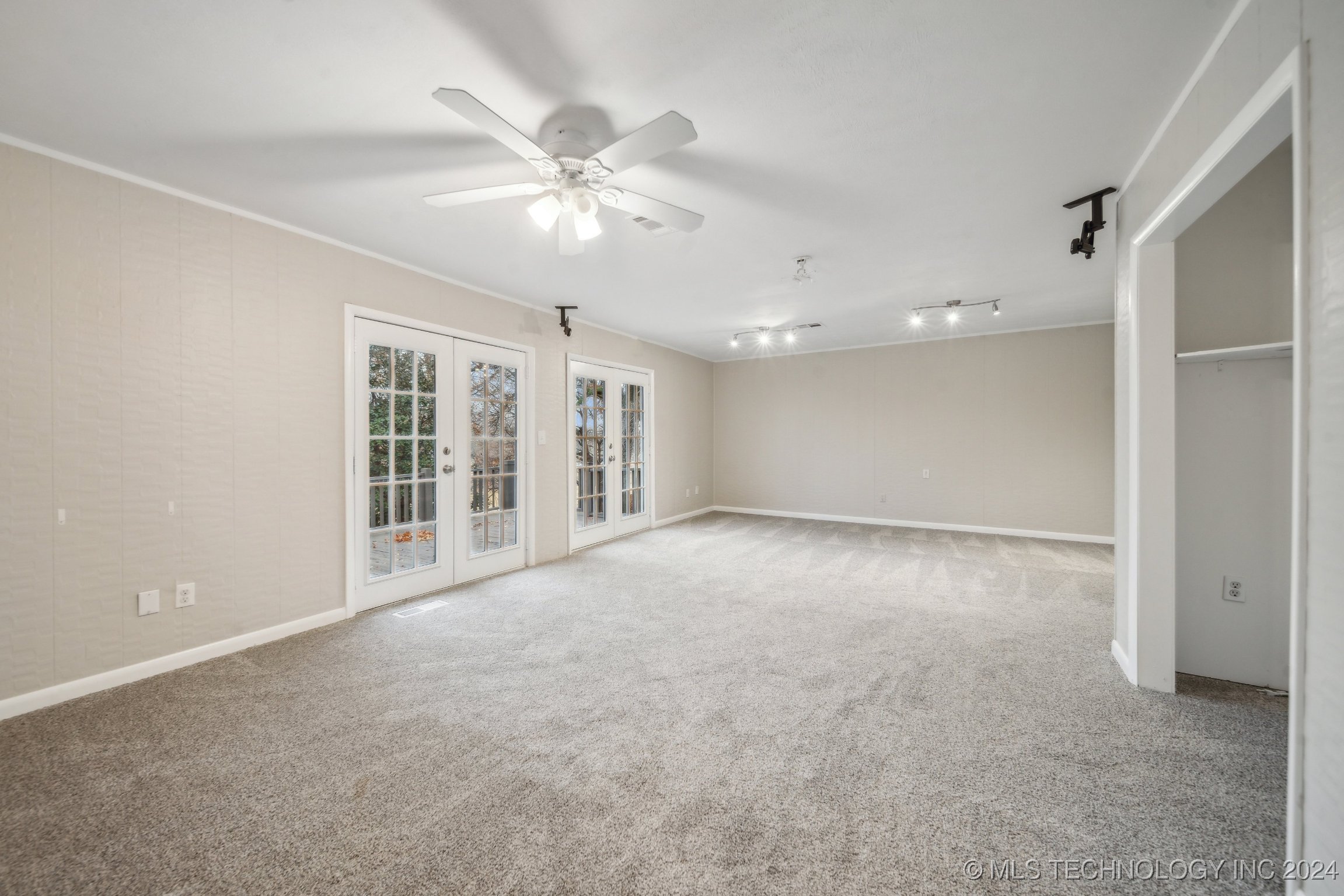 1201 W Sherwood Lane Property Photo 33