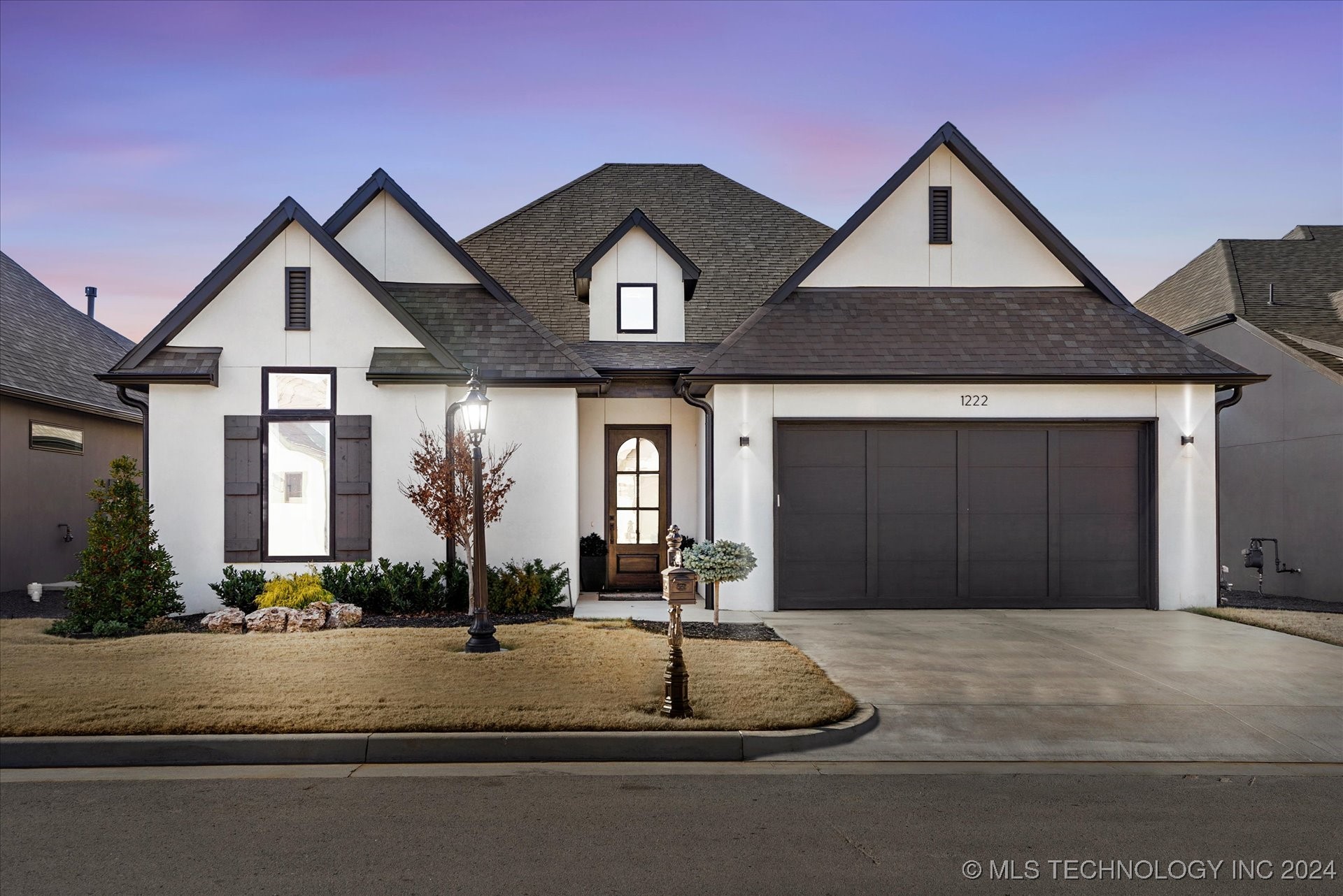 1222 N 71st Place Property Photo 1