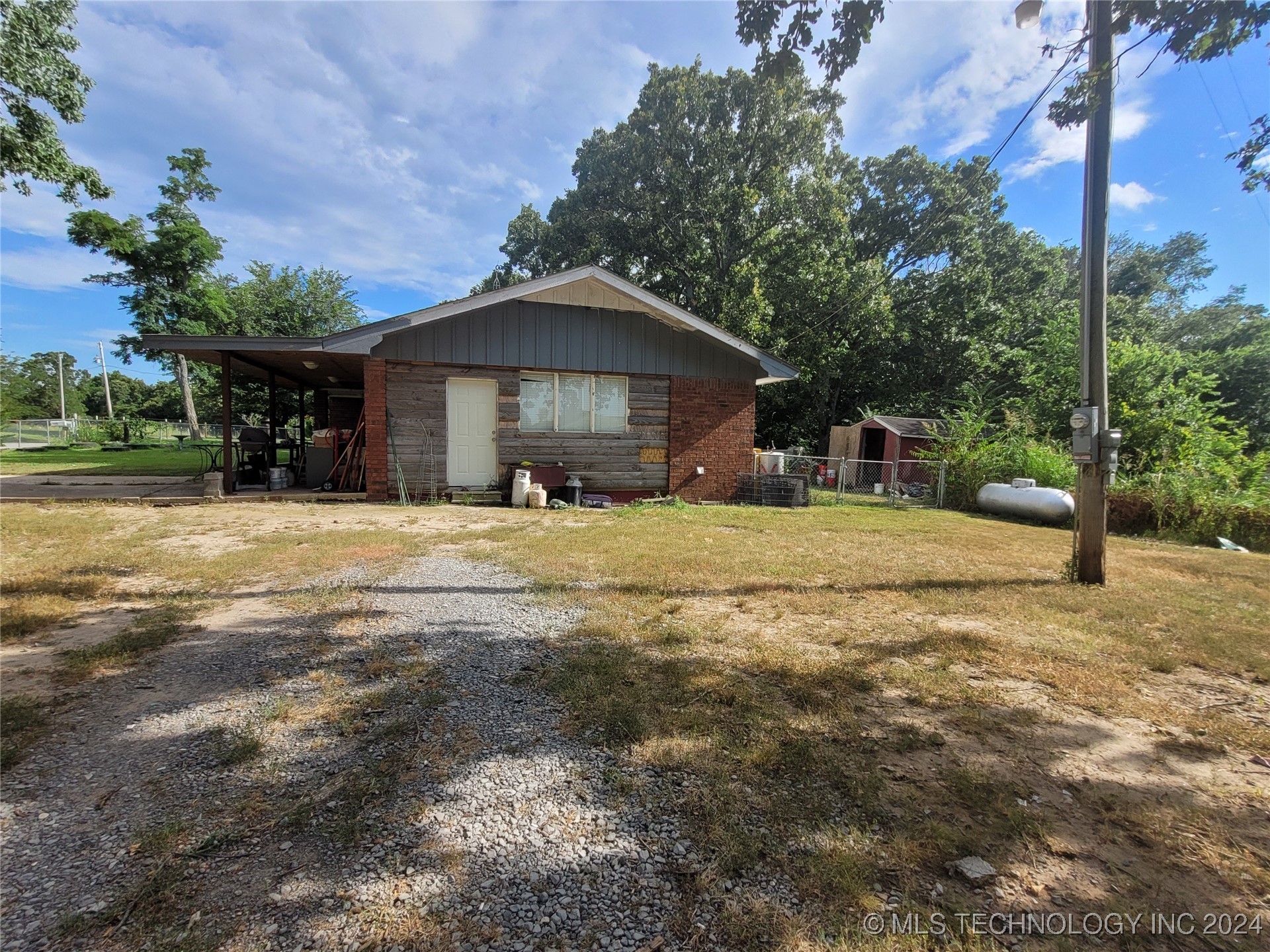 6752 S 444 Road Property Photo 2