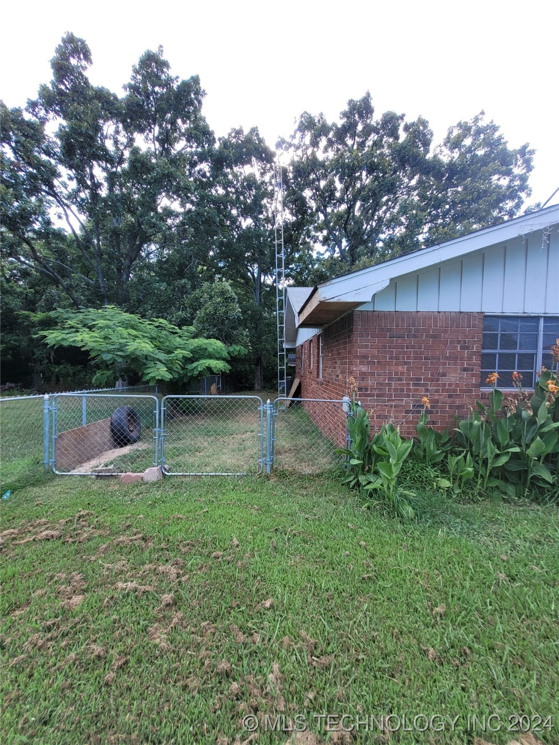 6752 S 444 Road Property Photo 3