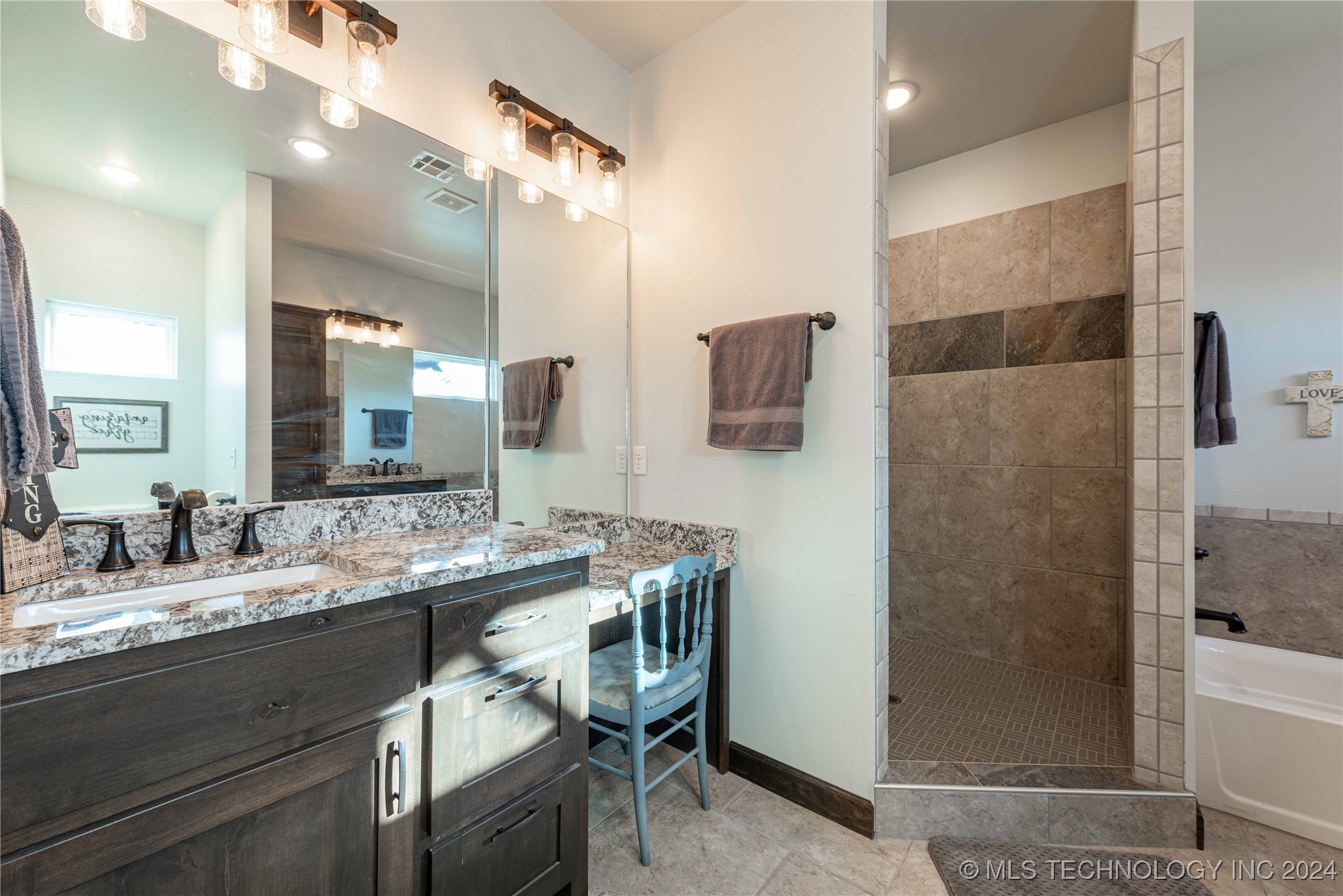 24542 E 720 Road Property Photo 12