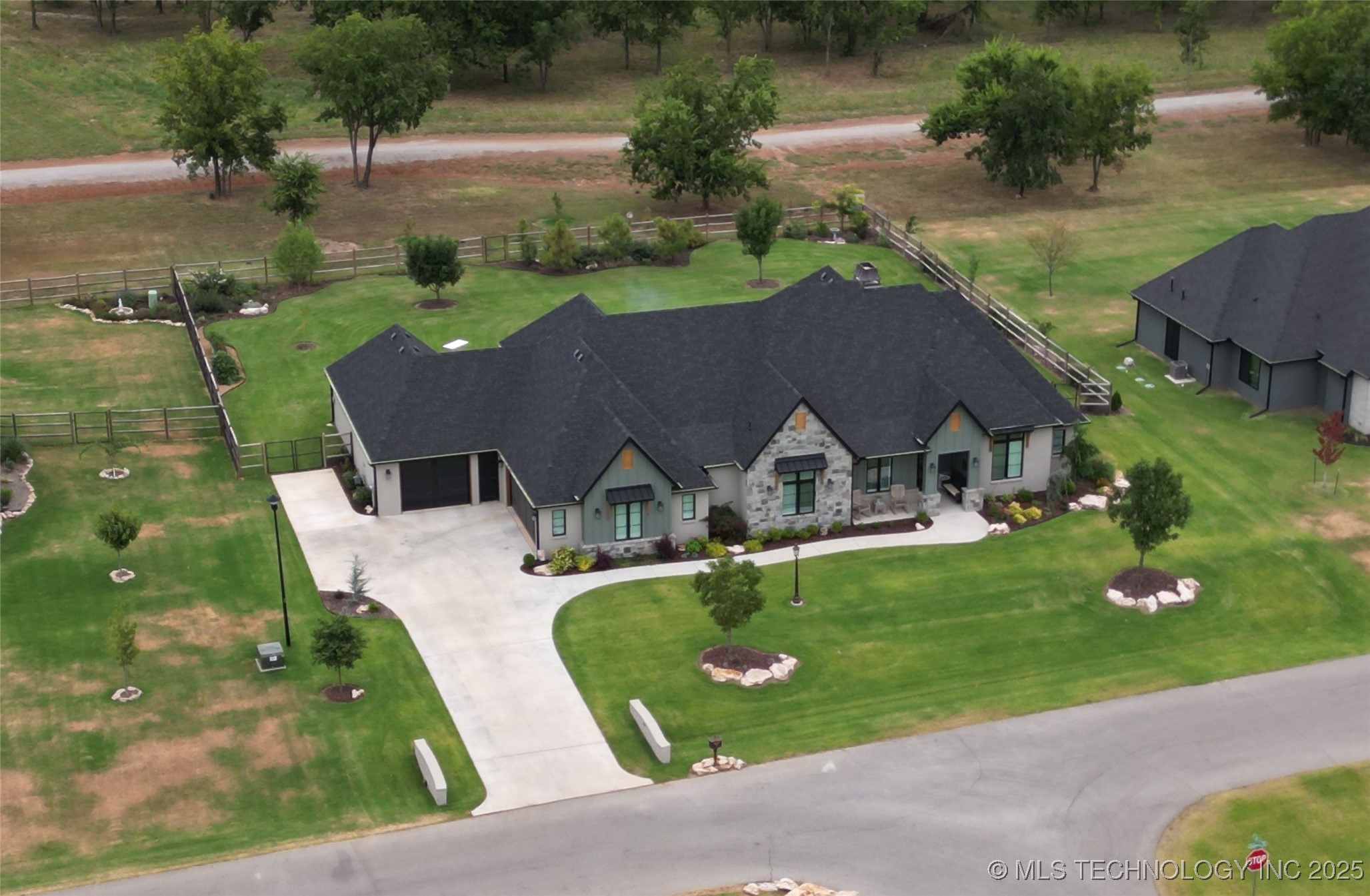19002 E Chokeberry Street Property Photo 4