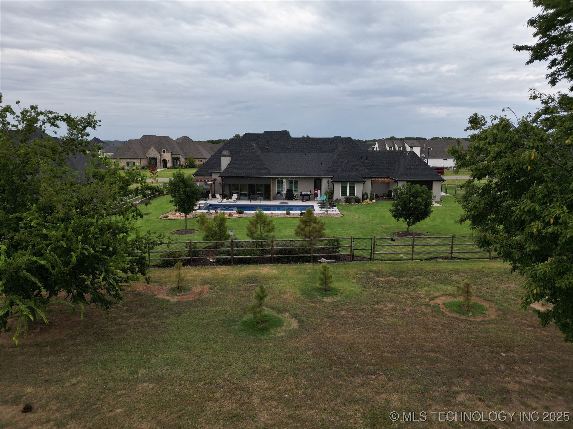 19002 E Chokeberry Street Property Photo 9