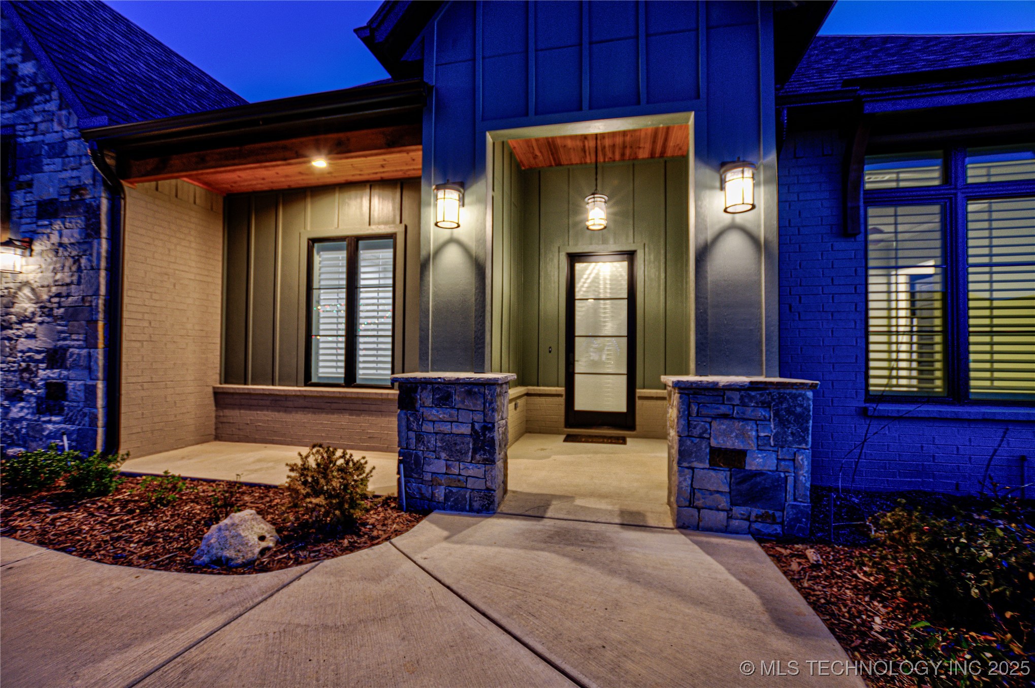 19002 E Chokeberry Street Property Photo 12