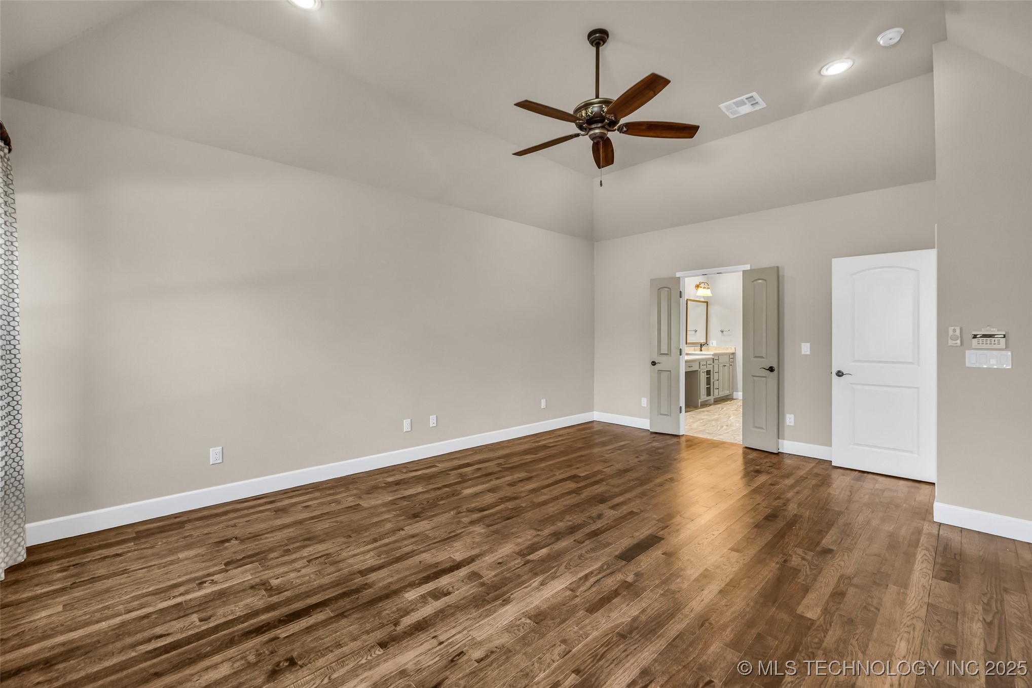12050 S 68th East Avenue E Property Photo 12