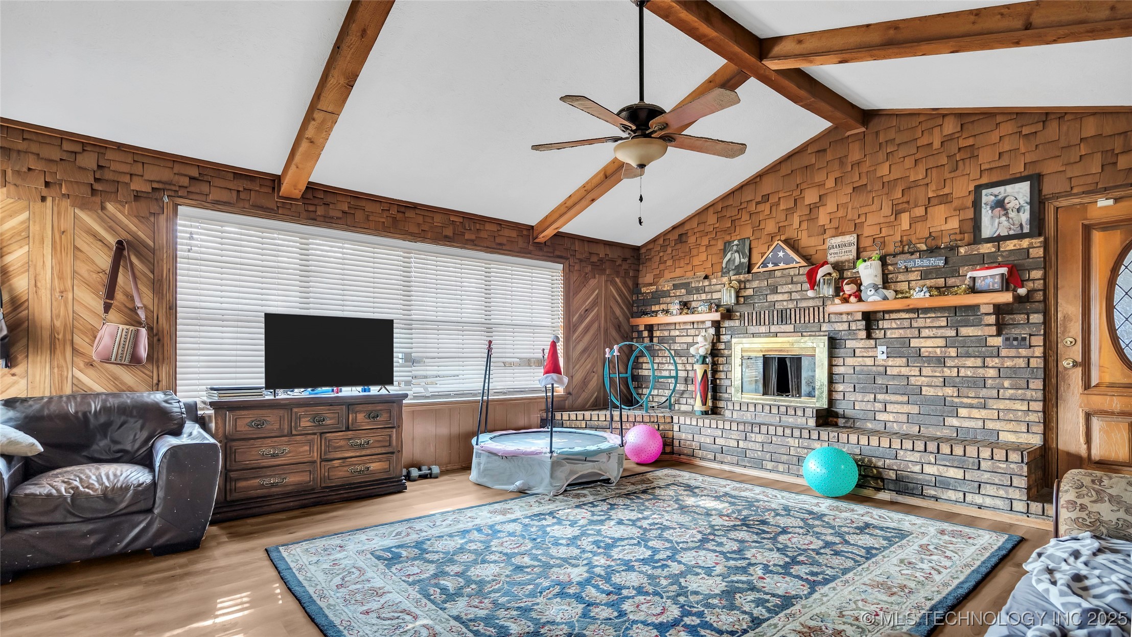 18860 11th Street Property Photo 8